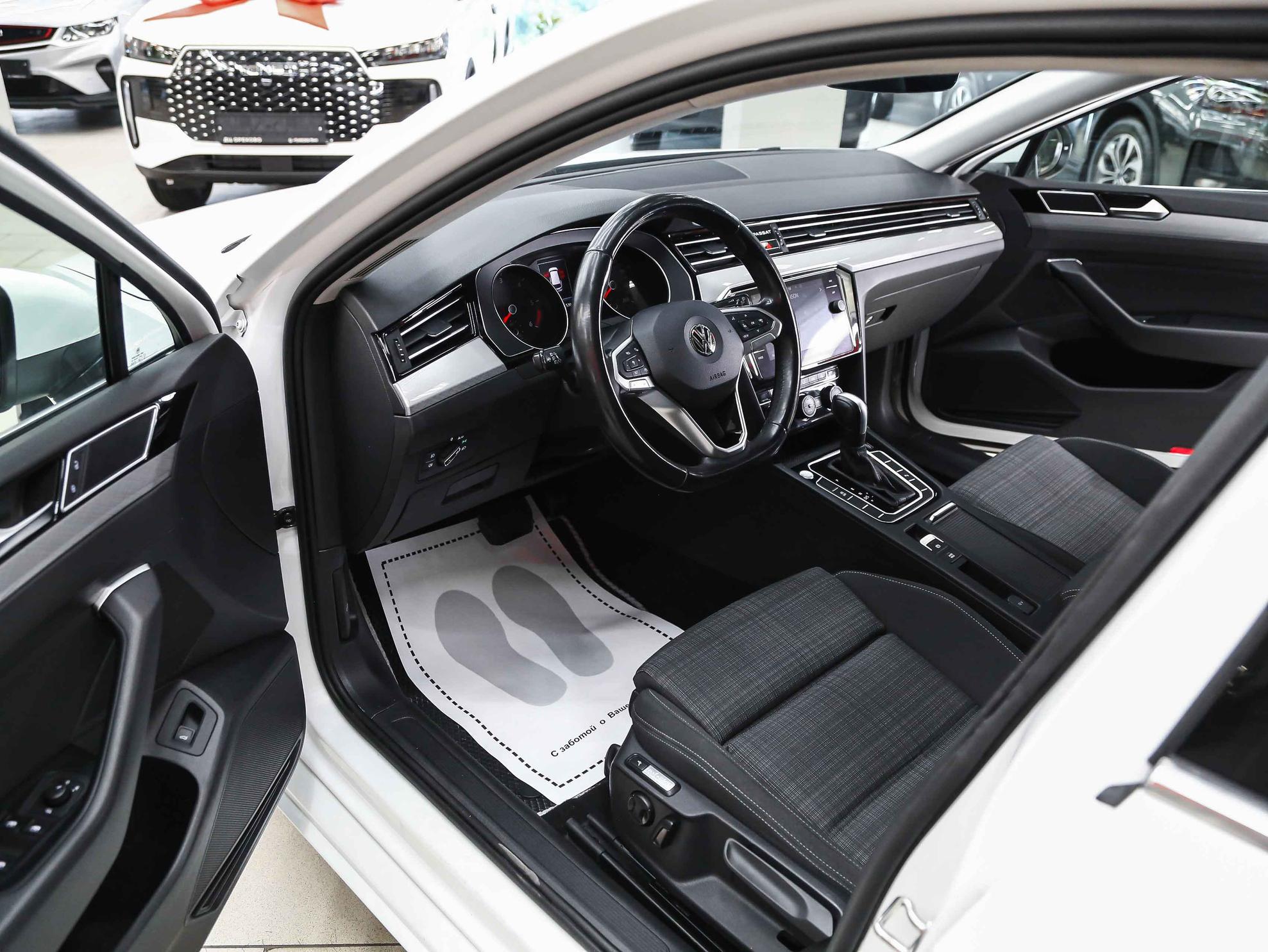 Volkswagen Passat 2020, белый, ДЦ Орехово