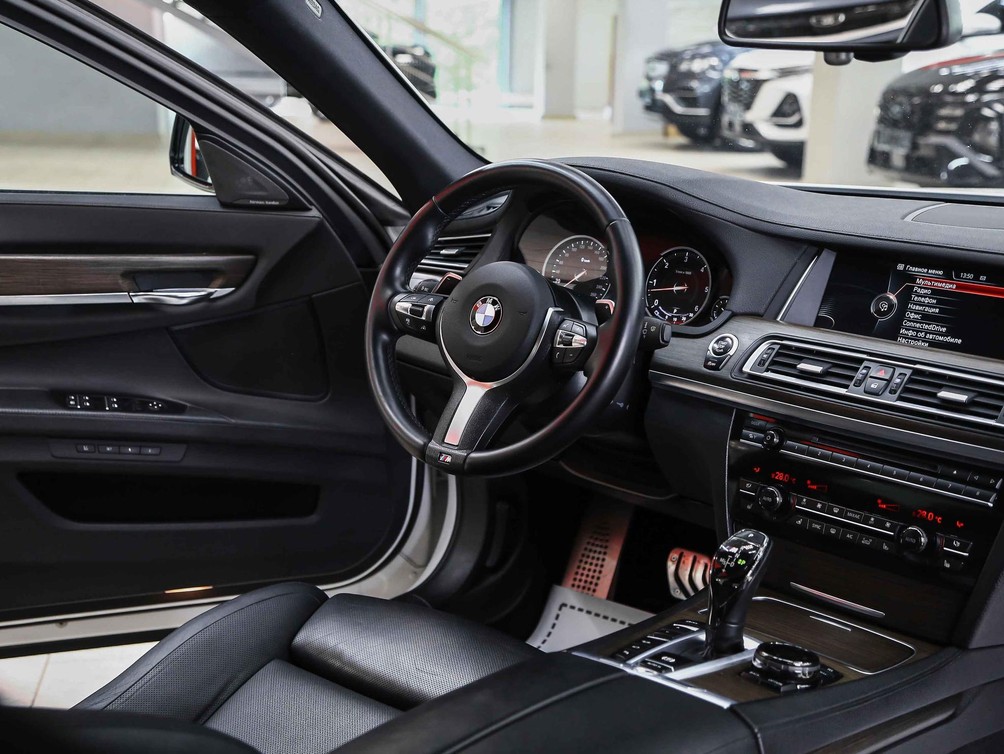 BMW 7 серии 2014, белый, ДЦ Орехово