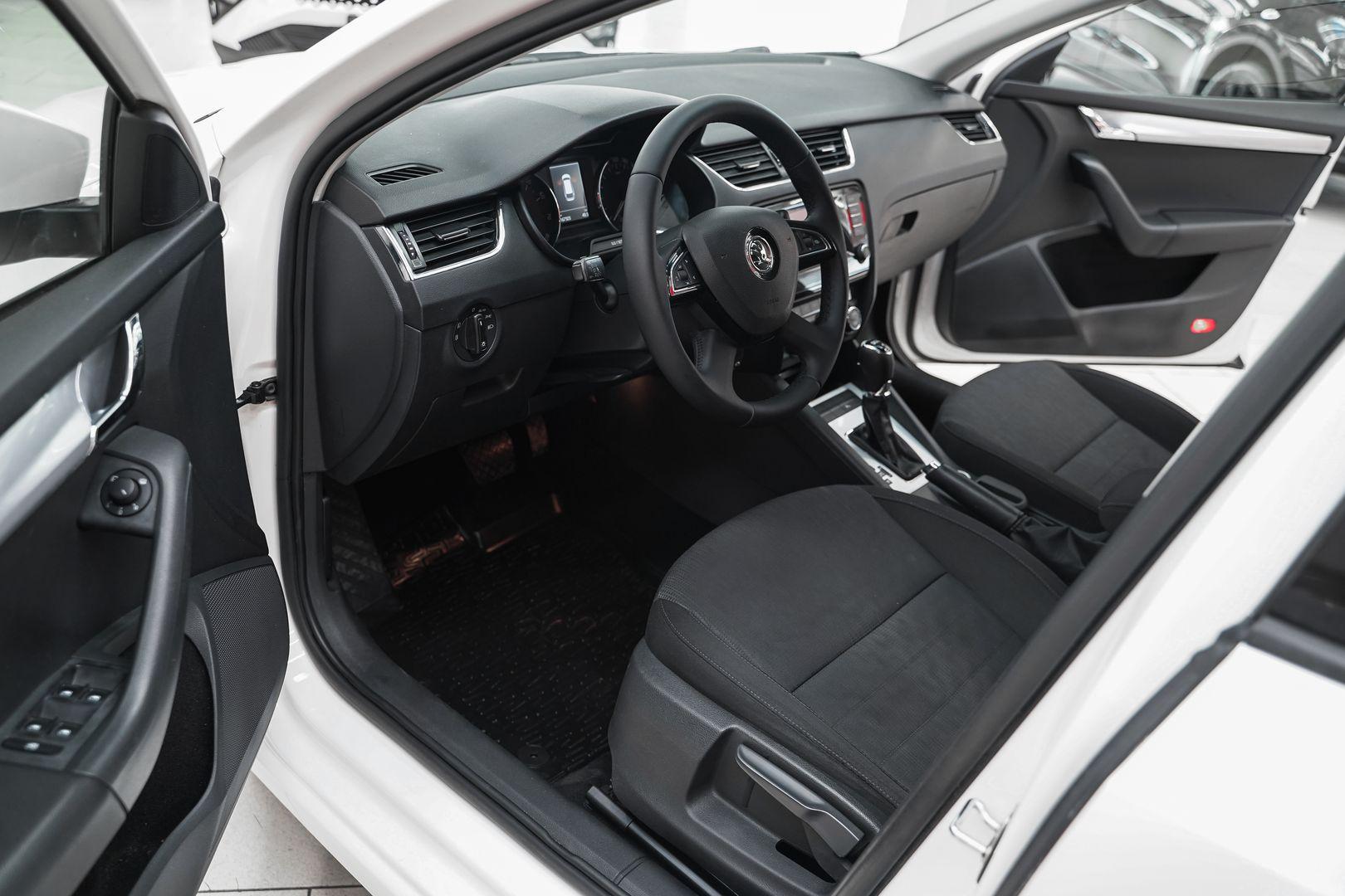 Skoda Octavia 2015, белый, ДЦ Орехово