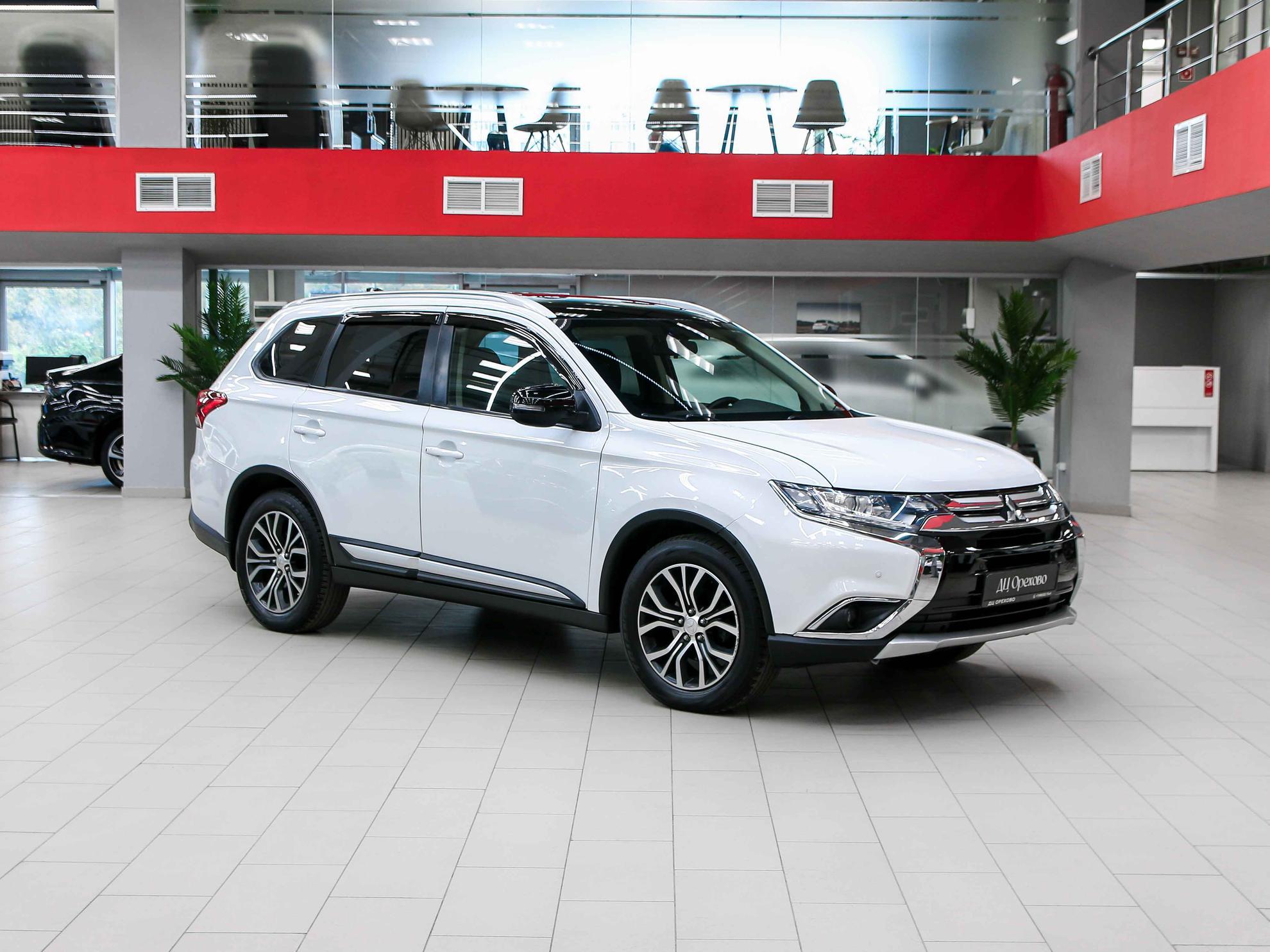 Mitsubishi Outlander 2017, белый, ДЦ Орехово
