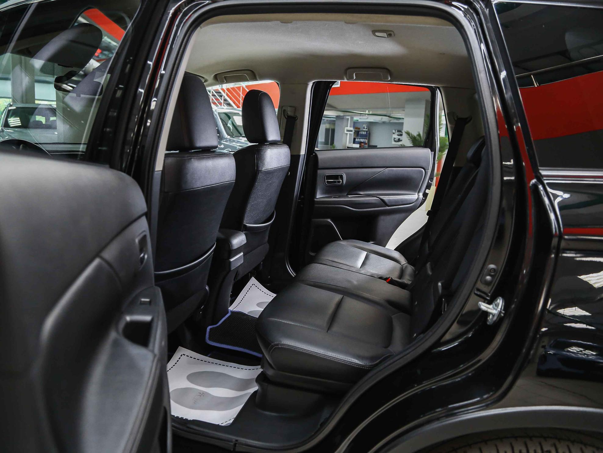 Mitsubishi Outlander 2014, черный, ДЦ Орехово