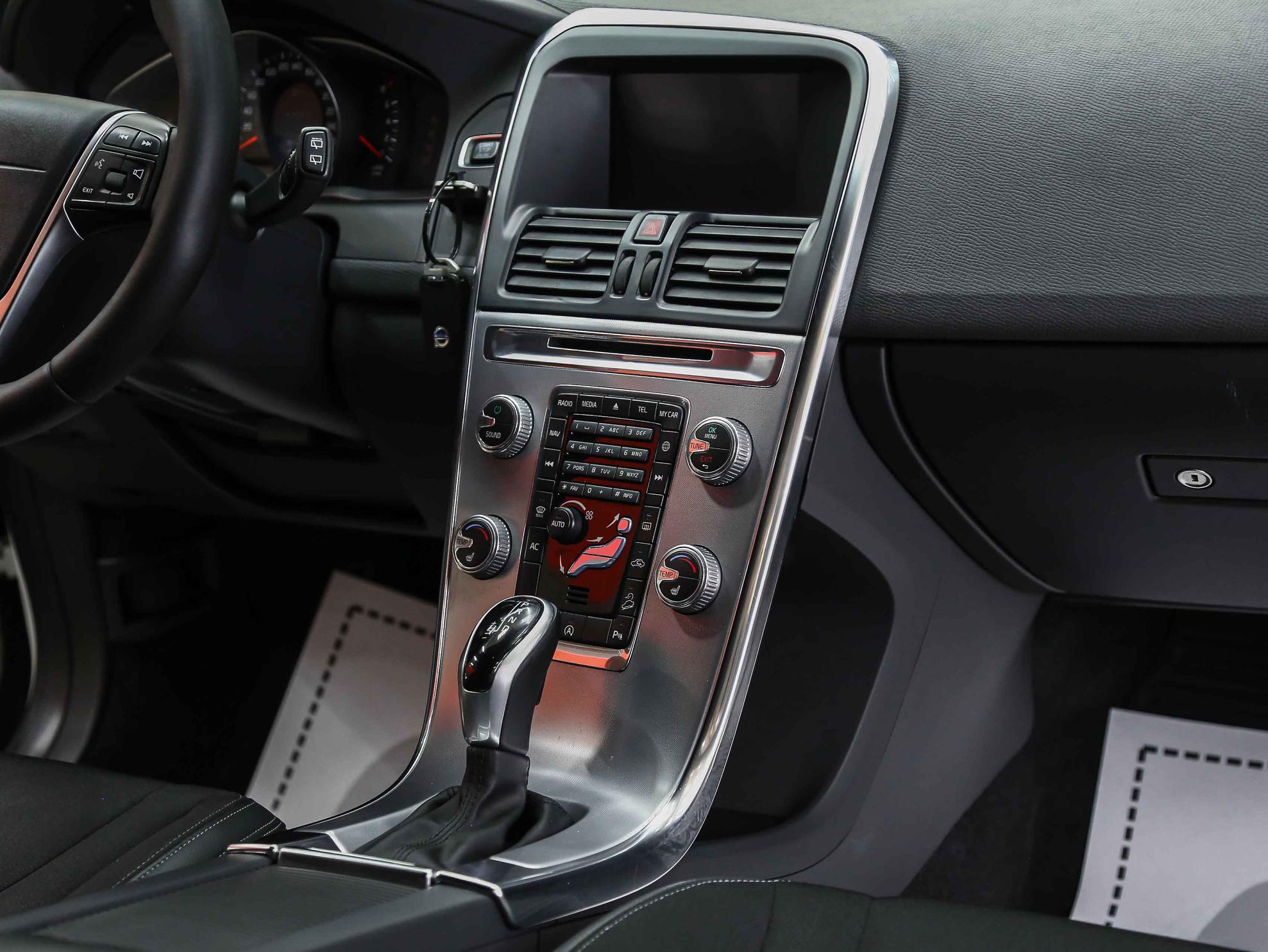 Volvo XC60 2017, белый, ДЦ Орехово
