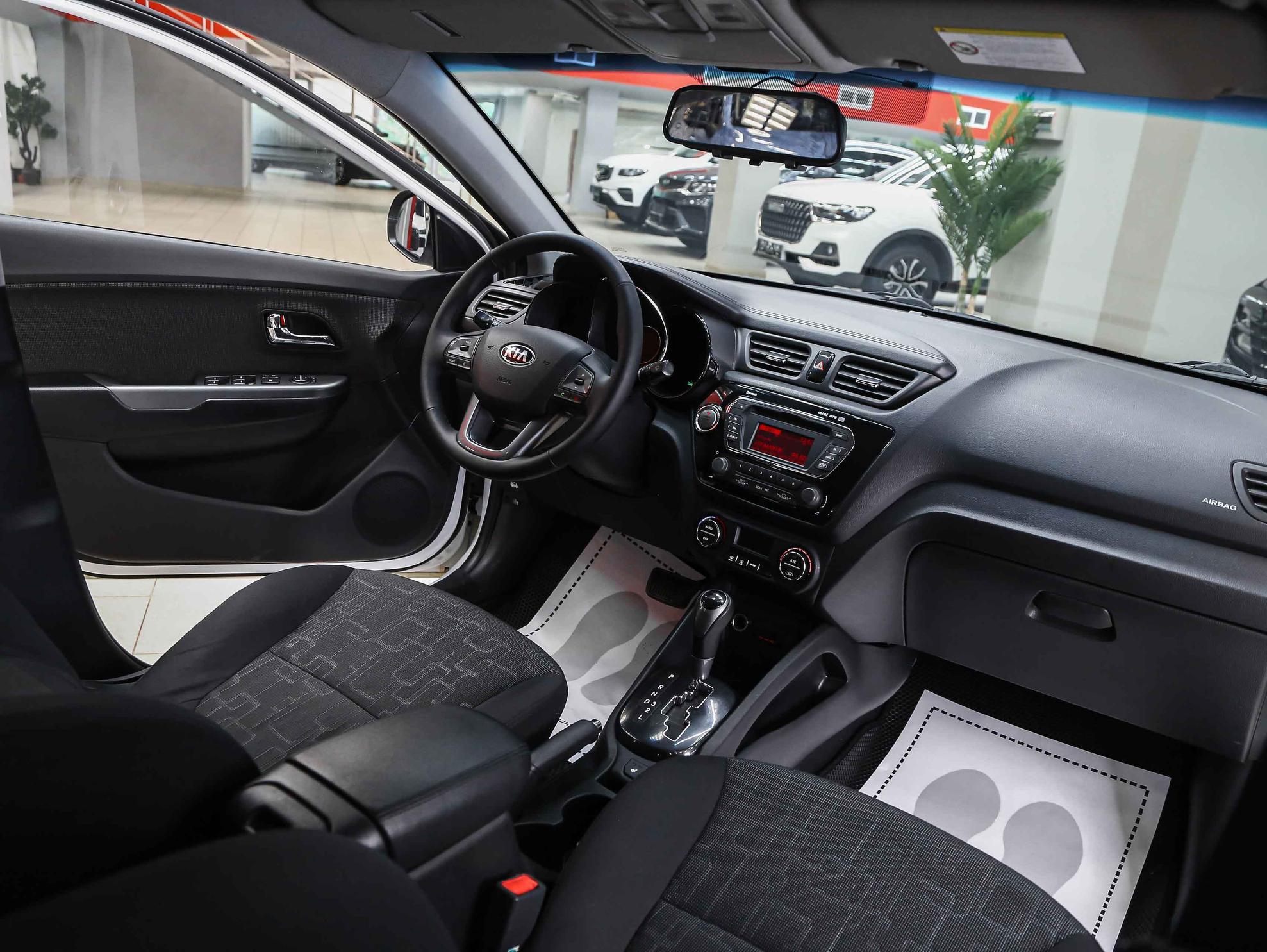 Kia Rio 2014, белый, ДЦ Орехово