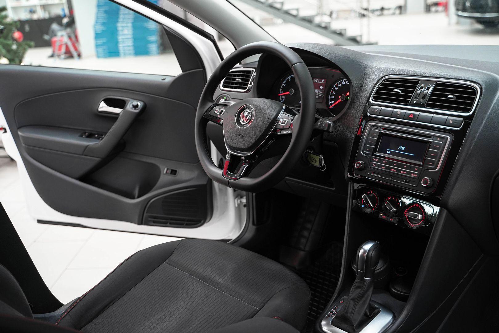 Volkswagen Polo 2017, белый, ДЦ Орехово