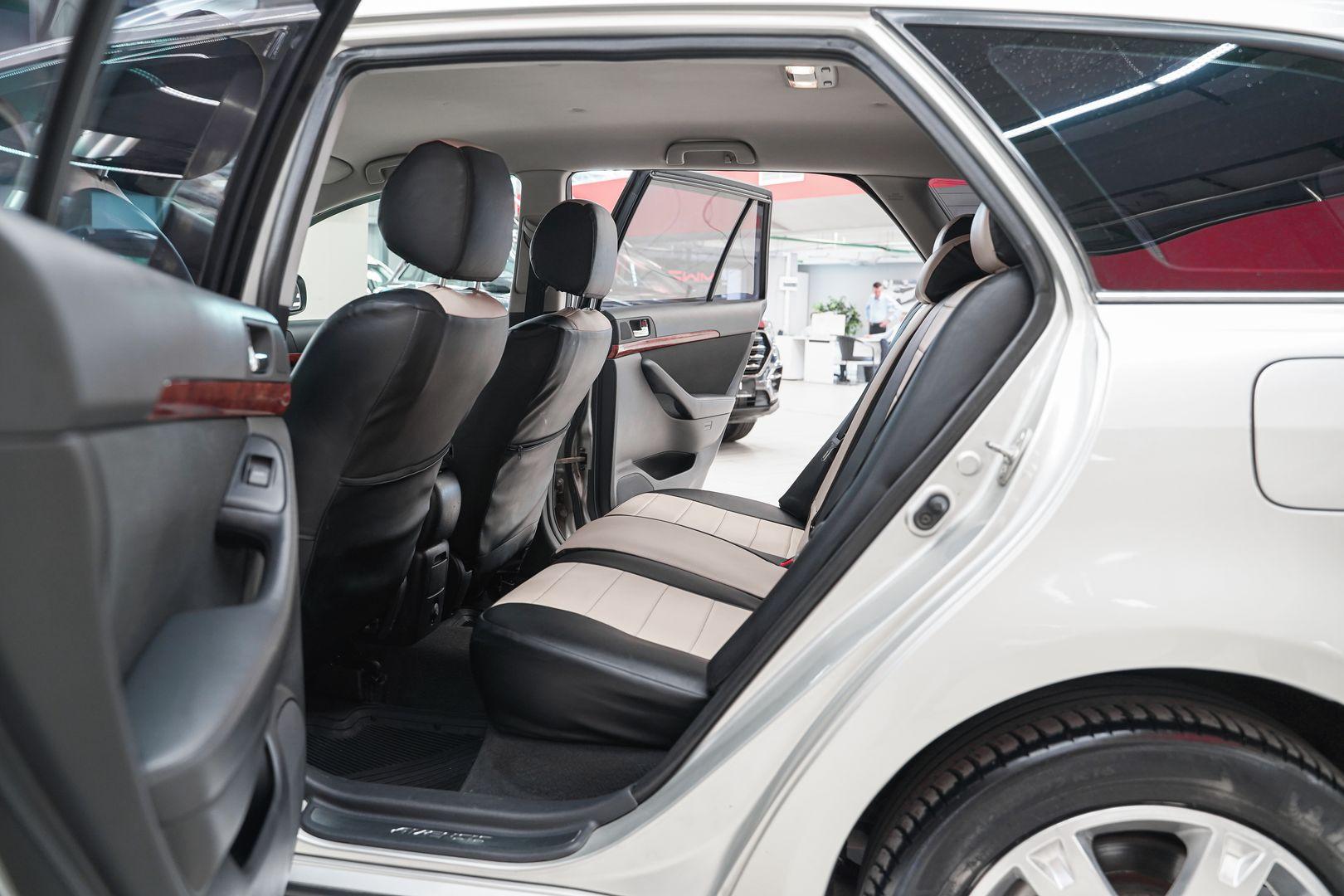 Toyota Avensis 2004, серебряный, ДЦ Орехово