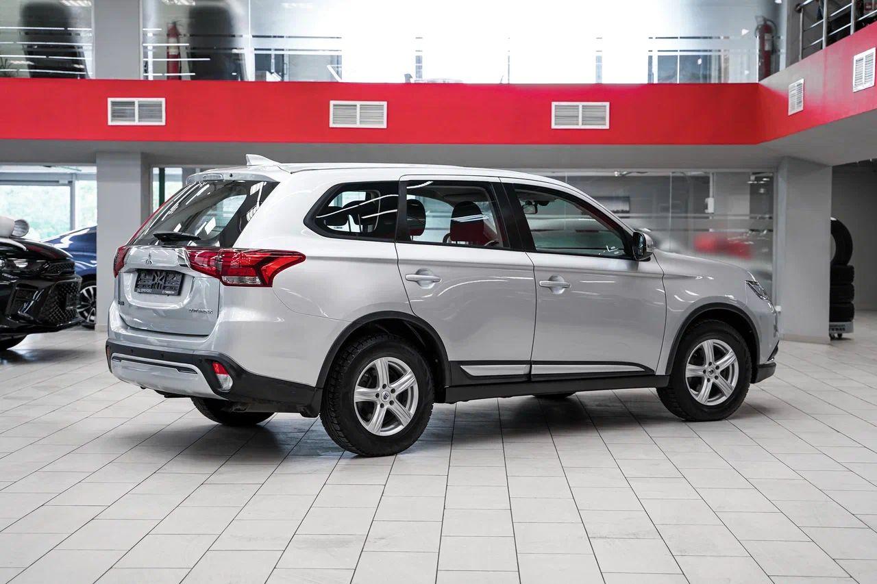 Mitsubishi Outlander 2019, серебряный, ДЦ Орехово