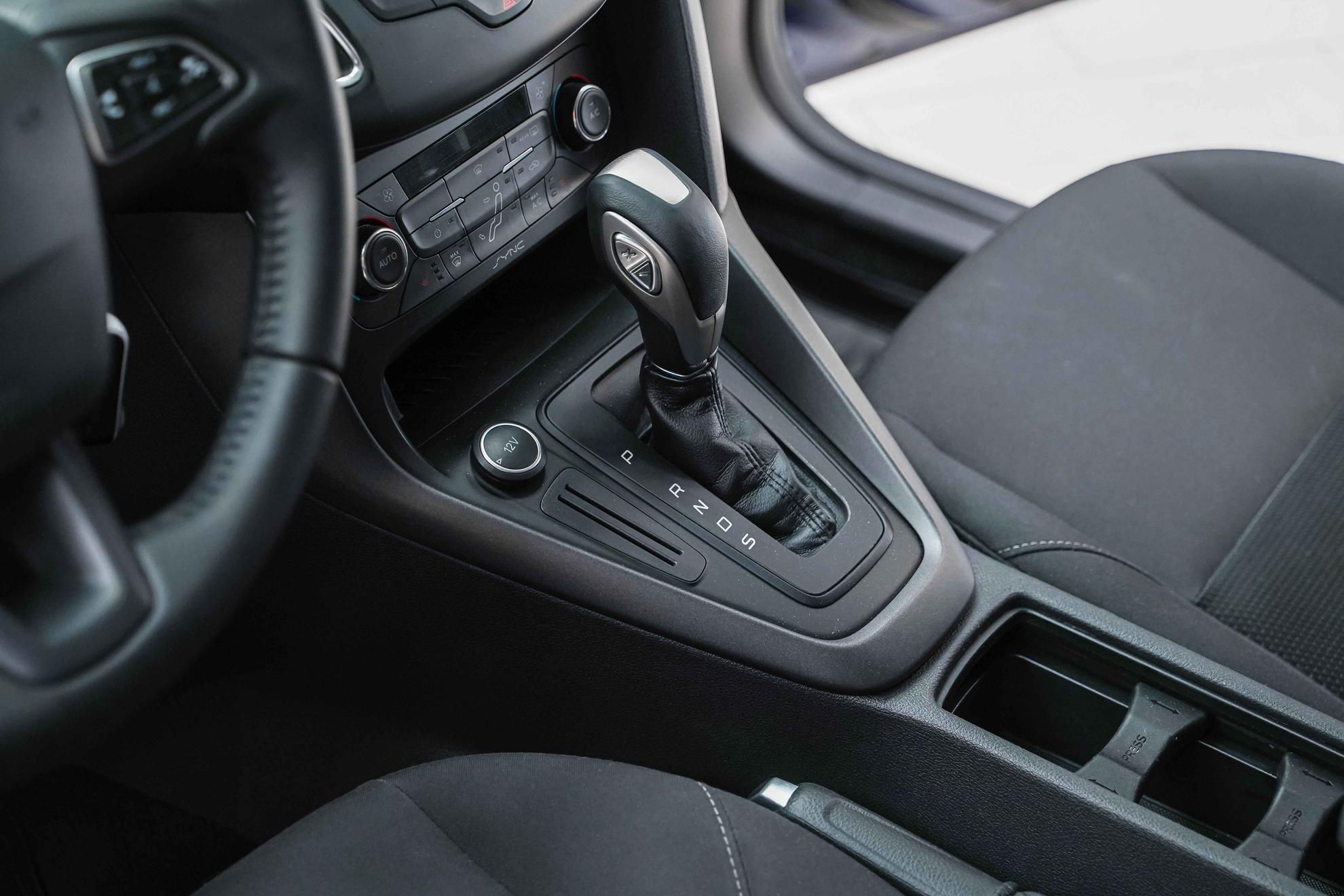 Ford Focus 2015, синий, ДЦ Орехово