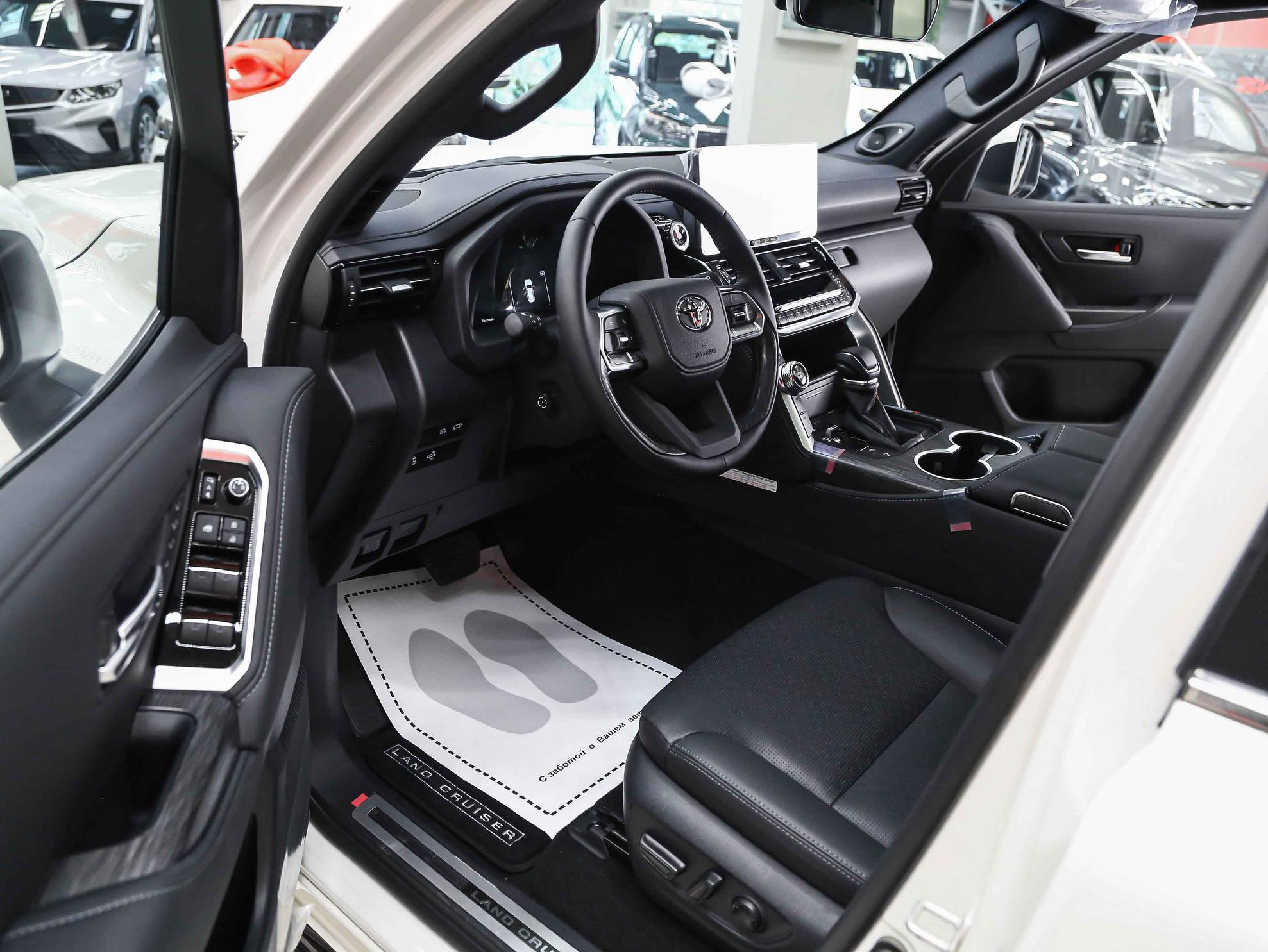 Toyota Land Cruiser 2026, белый, ДЦ Орехово