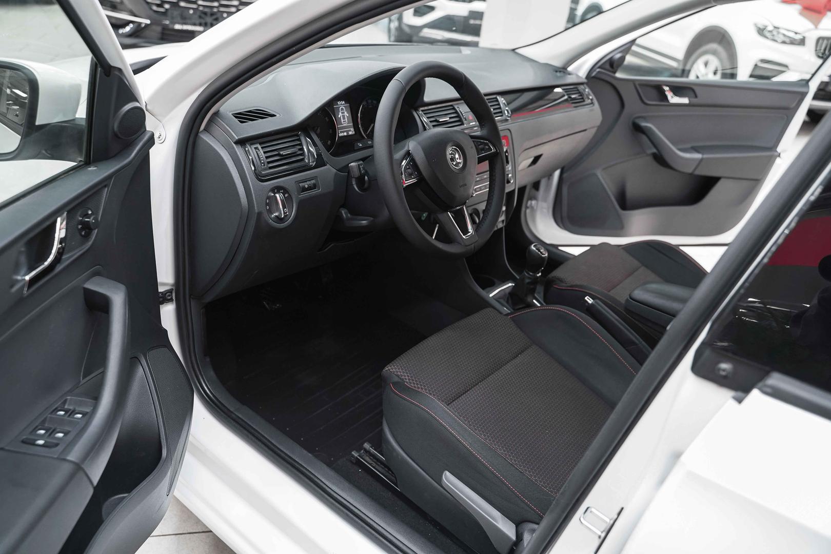 Skoda Rapid 2015, белый, ДЦ Орехово