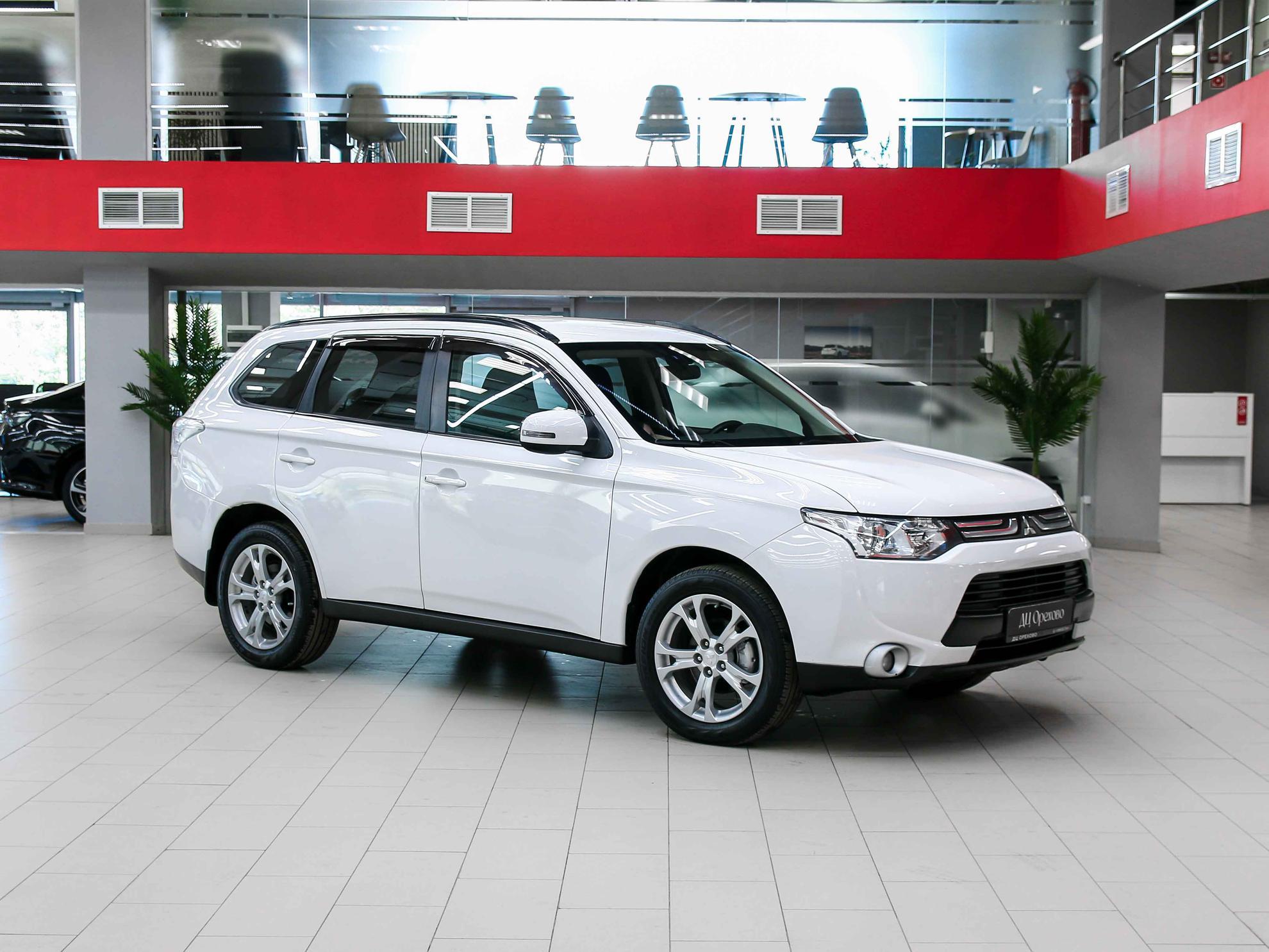 Mitsubishi Outlander 2012, белый, ДЦ Орехово