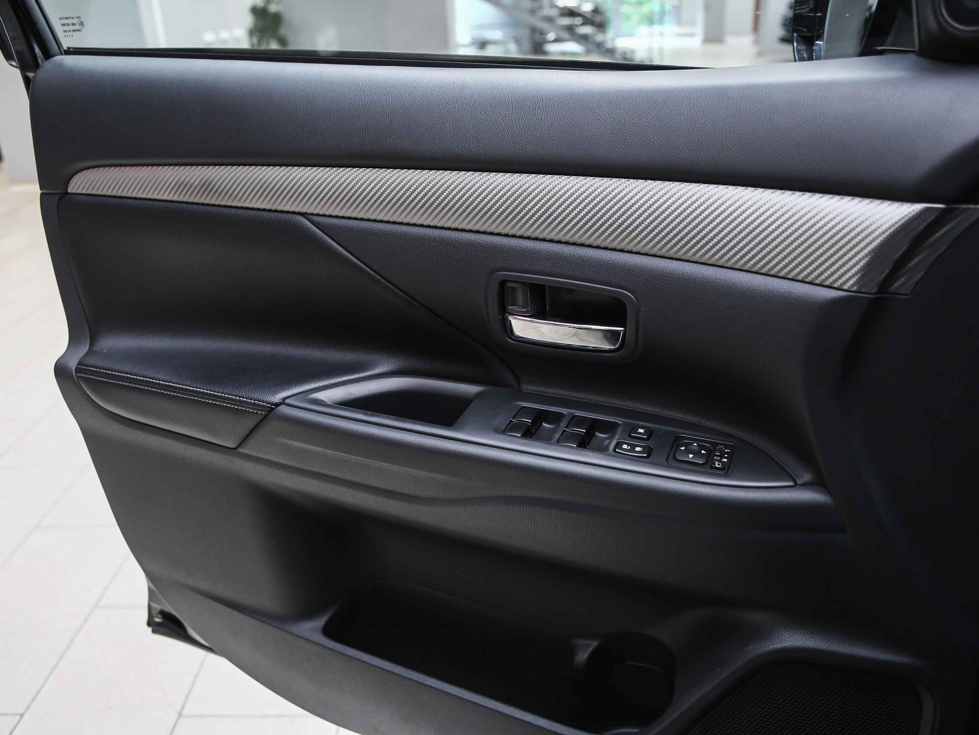 Mitsubishi Outlander 2013, черный, ДЦ Орехово