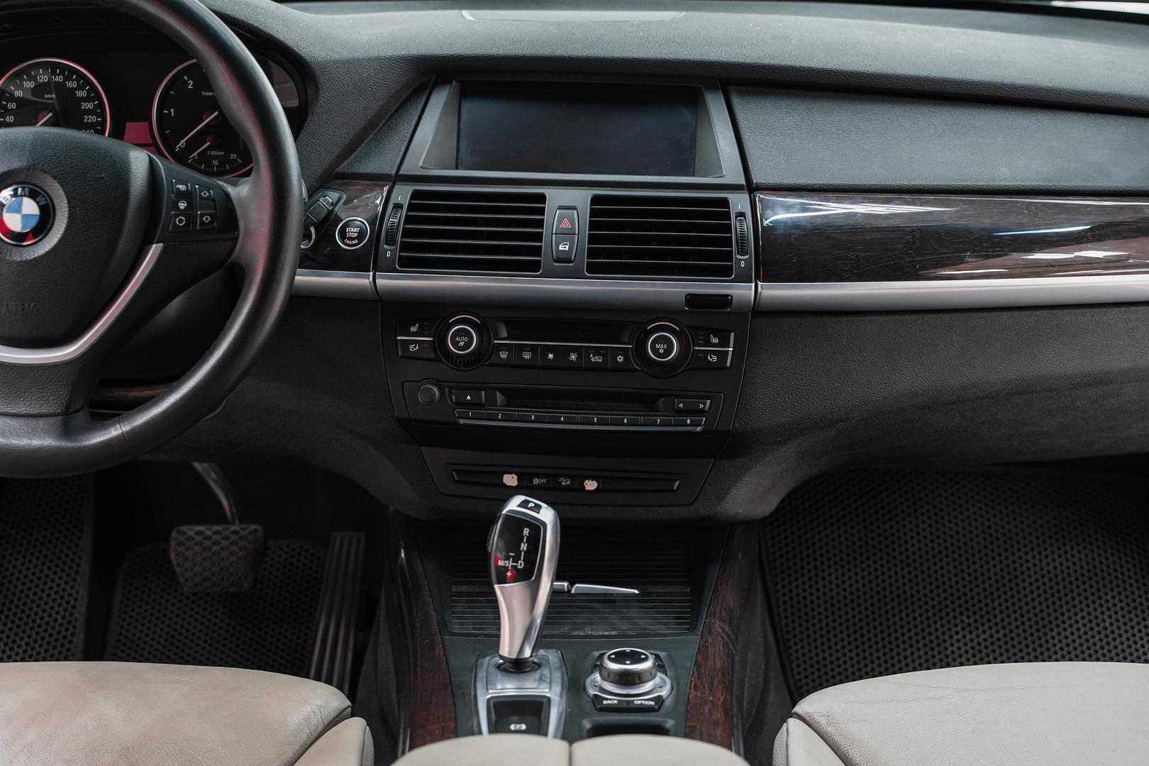 BMW X5 2012, белый, ДЦ Орехово