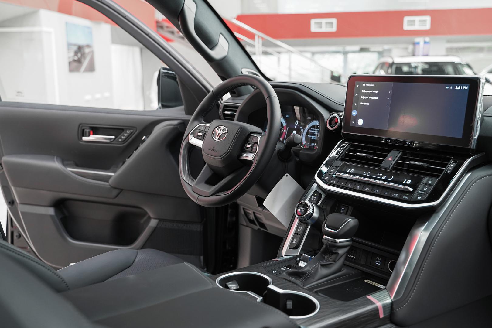 Toyota Land Cruiser 2025, черный, ДЦ Орехово