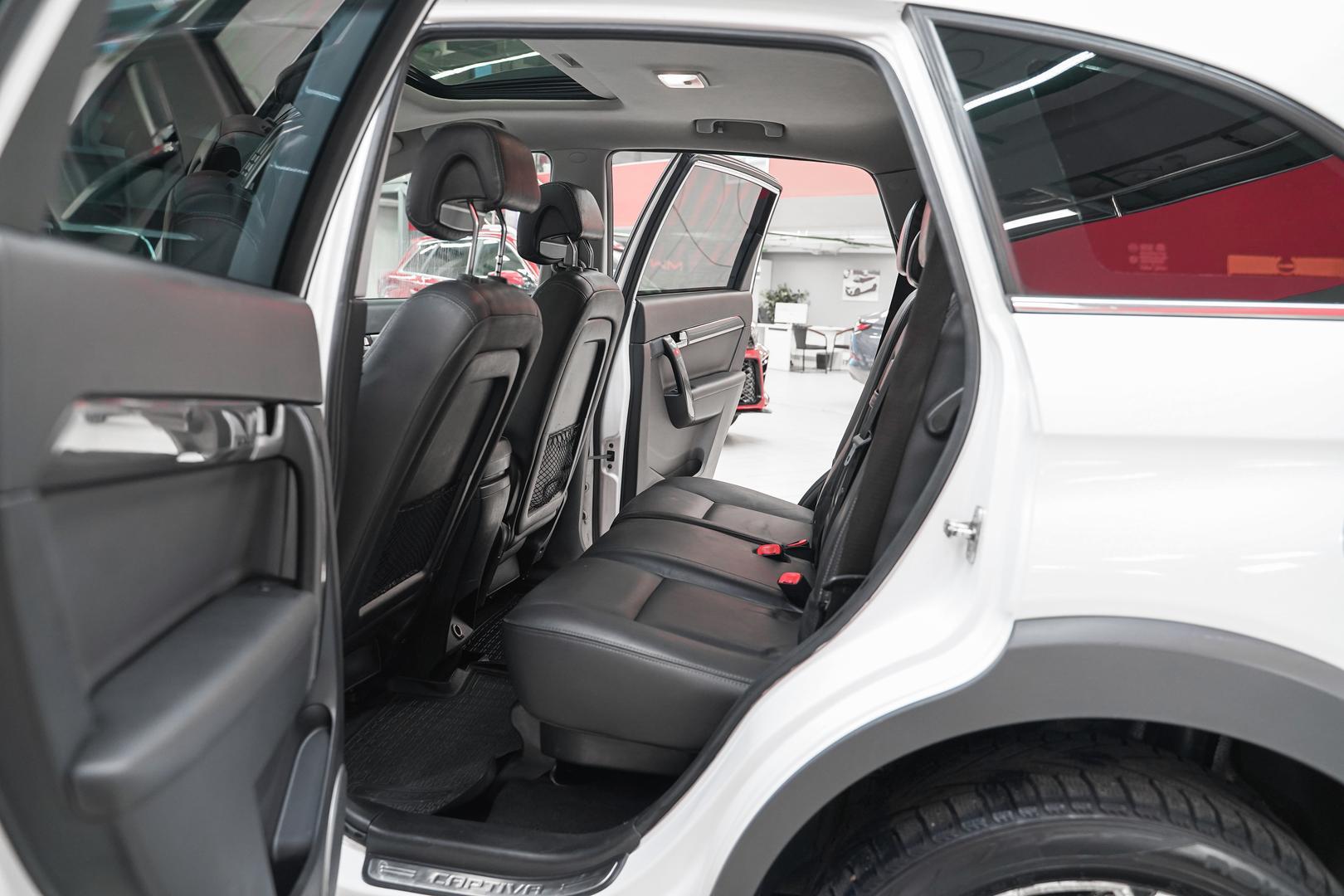 Chevrolet Captiva 2012, белый, ДЦ Орехово