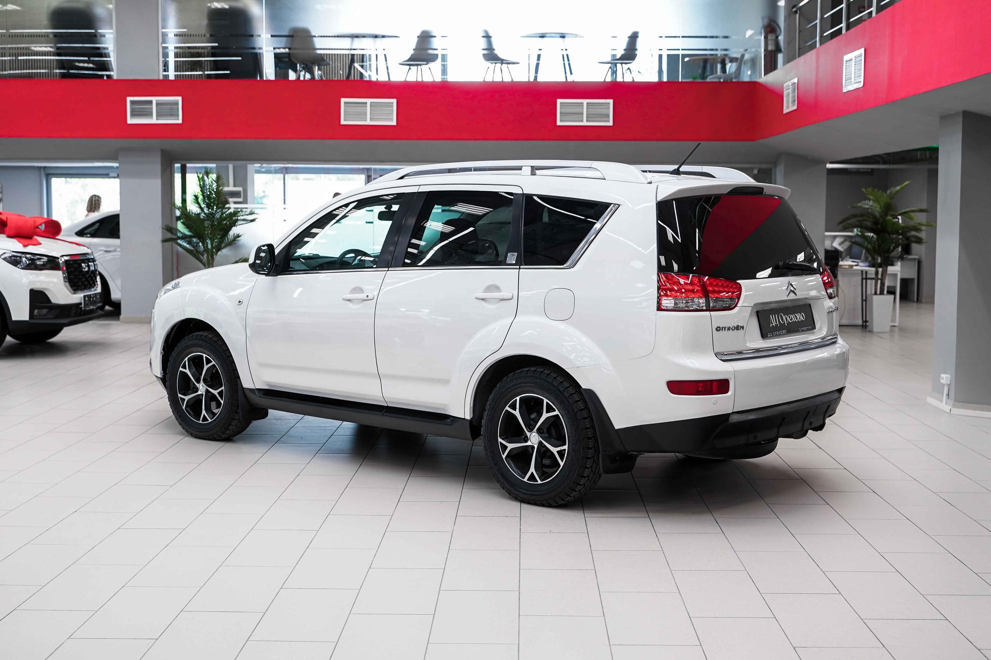 Citroen C-Crosser 2011, белый, ДЦ Орехово