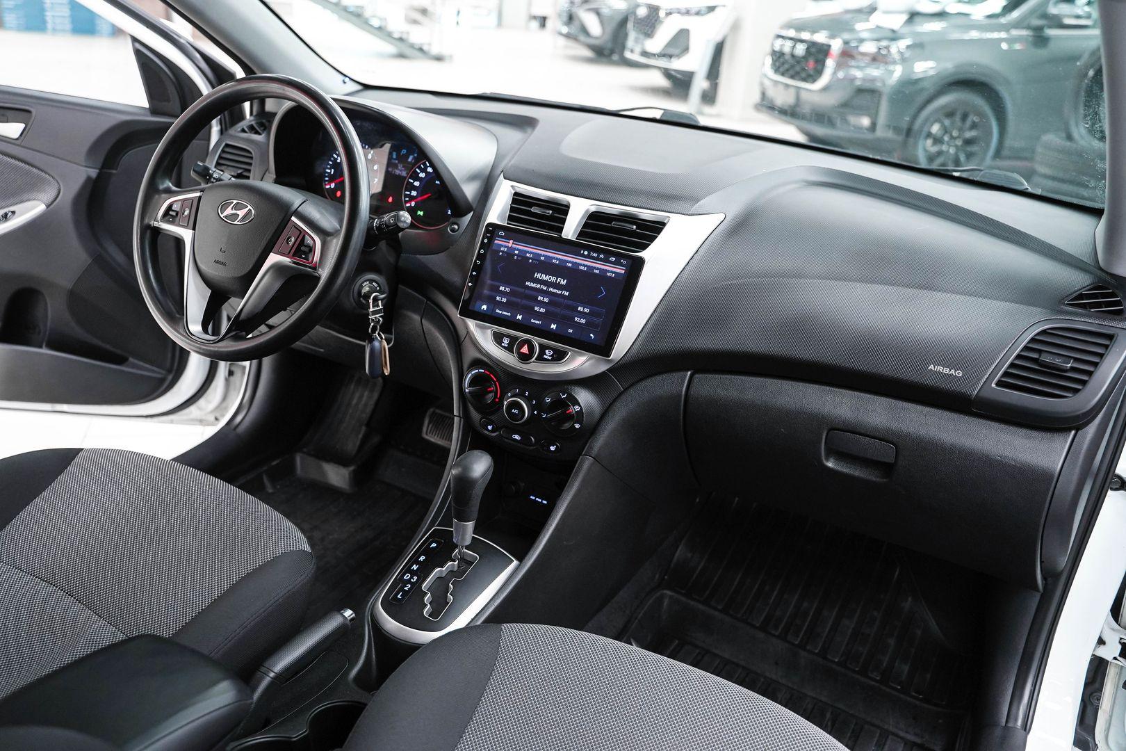 Hyundai Solaris 2013, белый, ДЦ Орехово