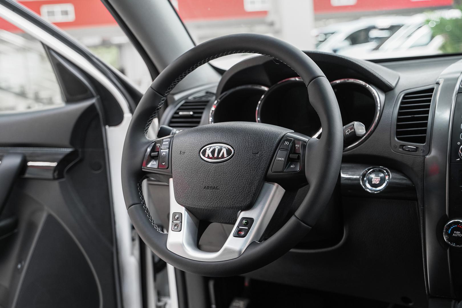 Kia Sorento 2012, белый, ДЦ Орехово