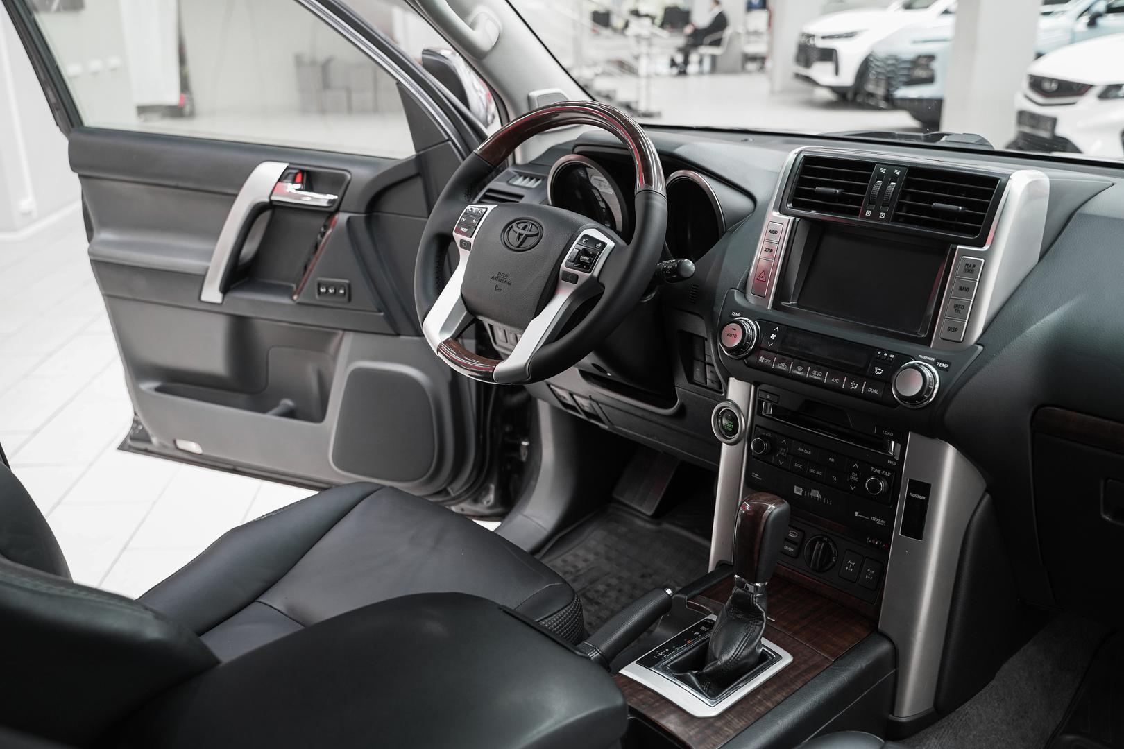 Toyota Land Cruiser Prado 2011, серый, ДЦ Орехово