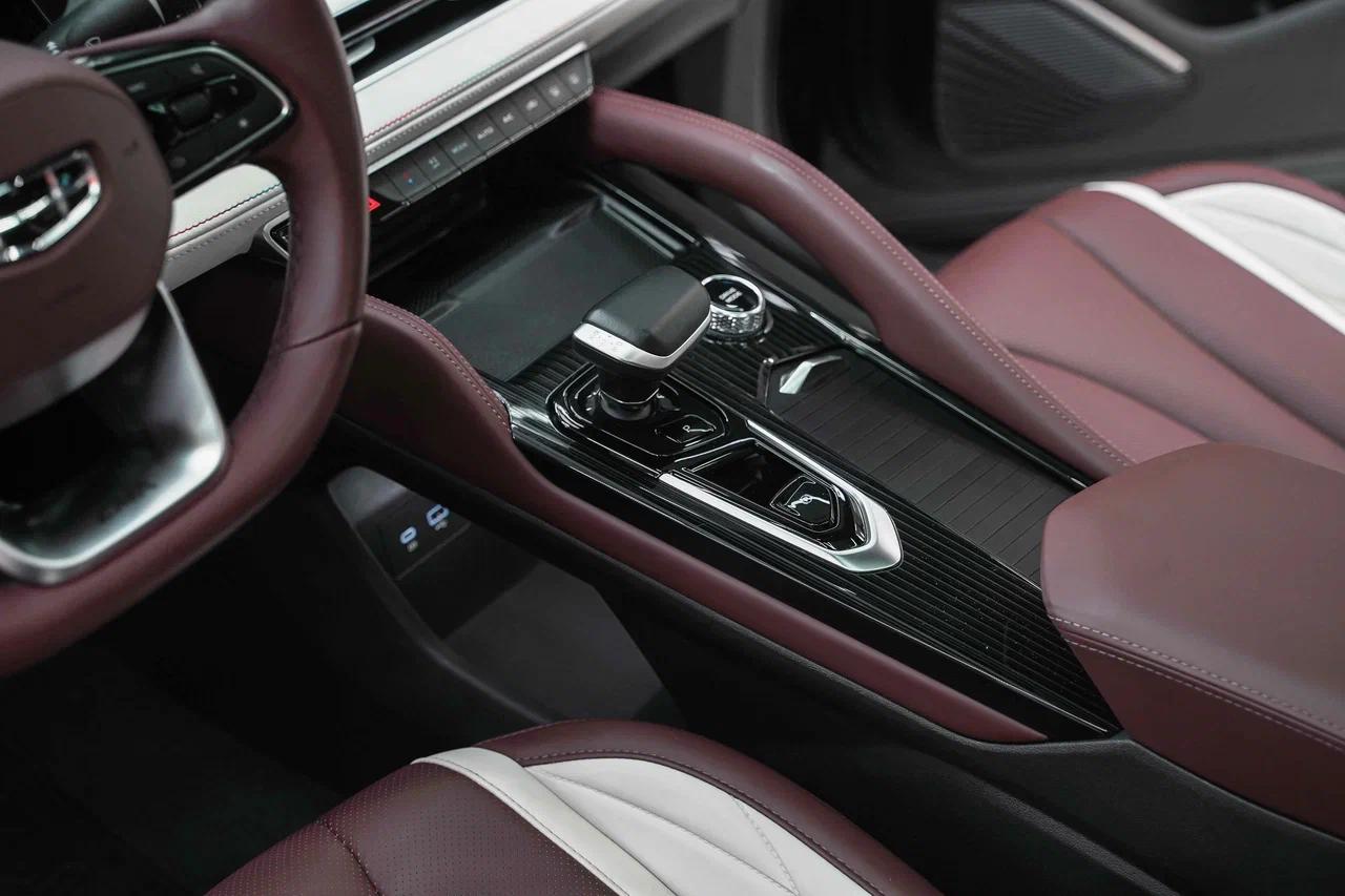 Geely Monjaro 2023, серый, ДЦ Орехово