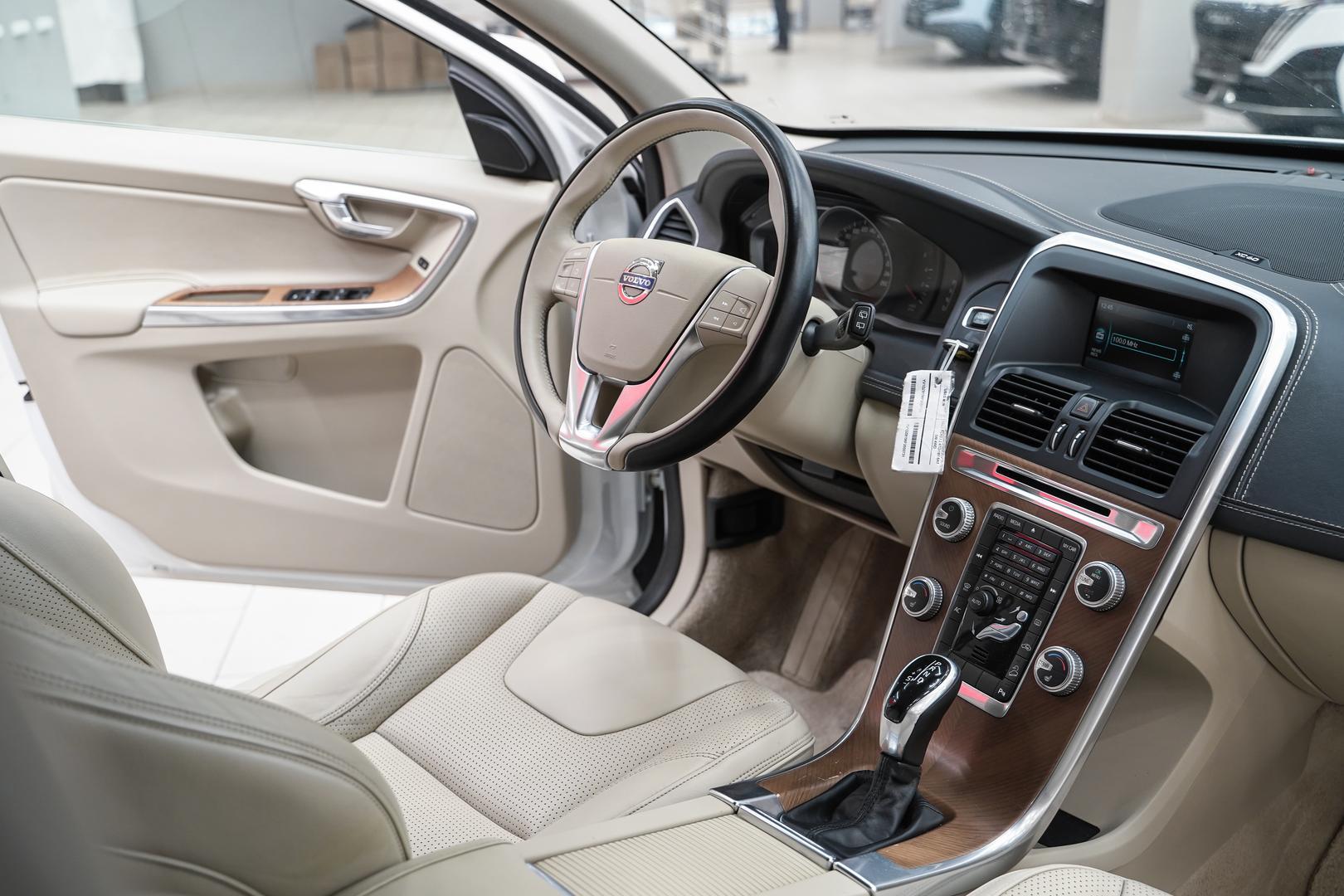 Volvo XC60 2014, белый, ДЦ Орехово