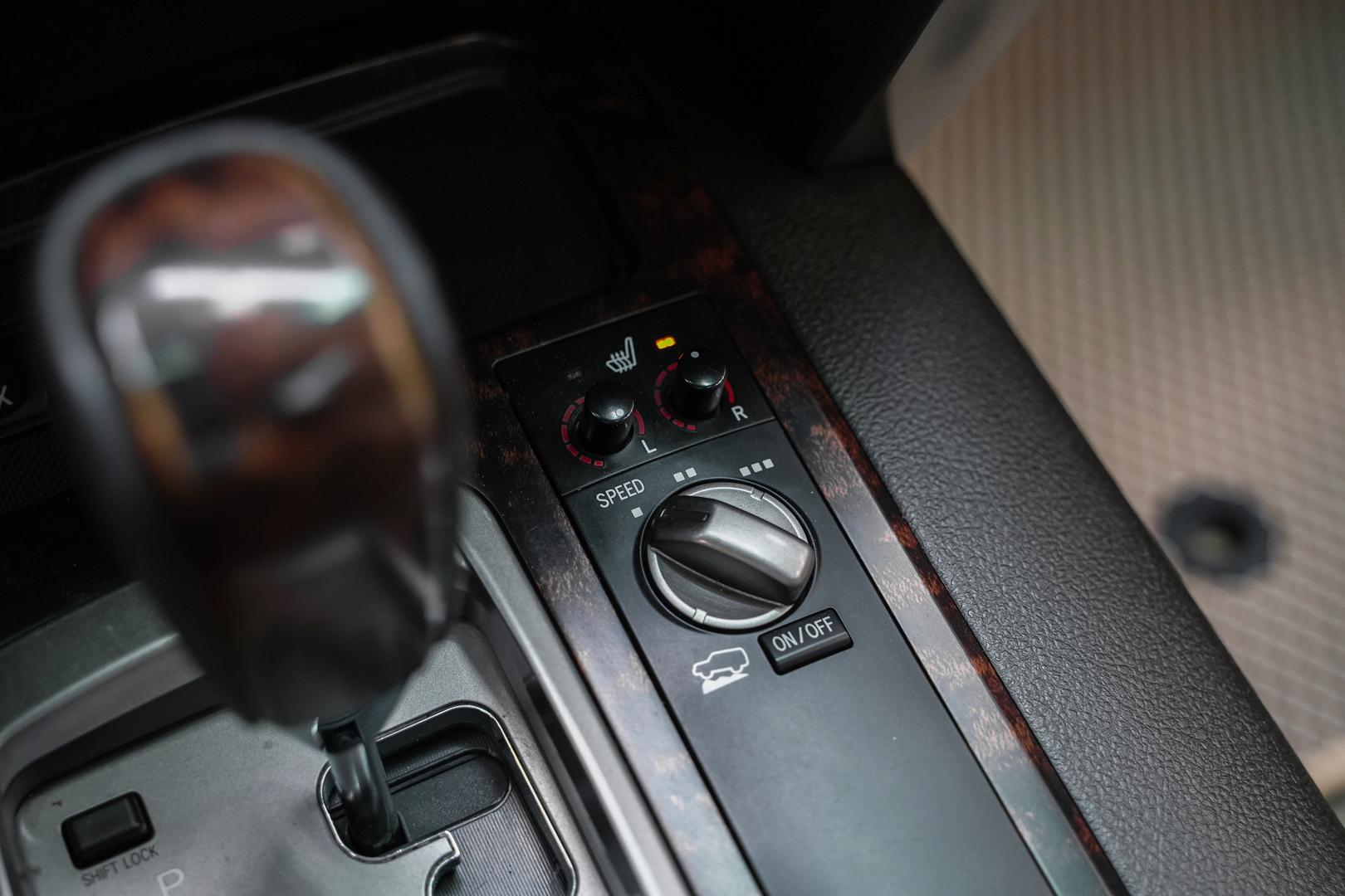 Toyota Land Cruiser 2011, черный, ДЦ Орехово