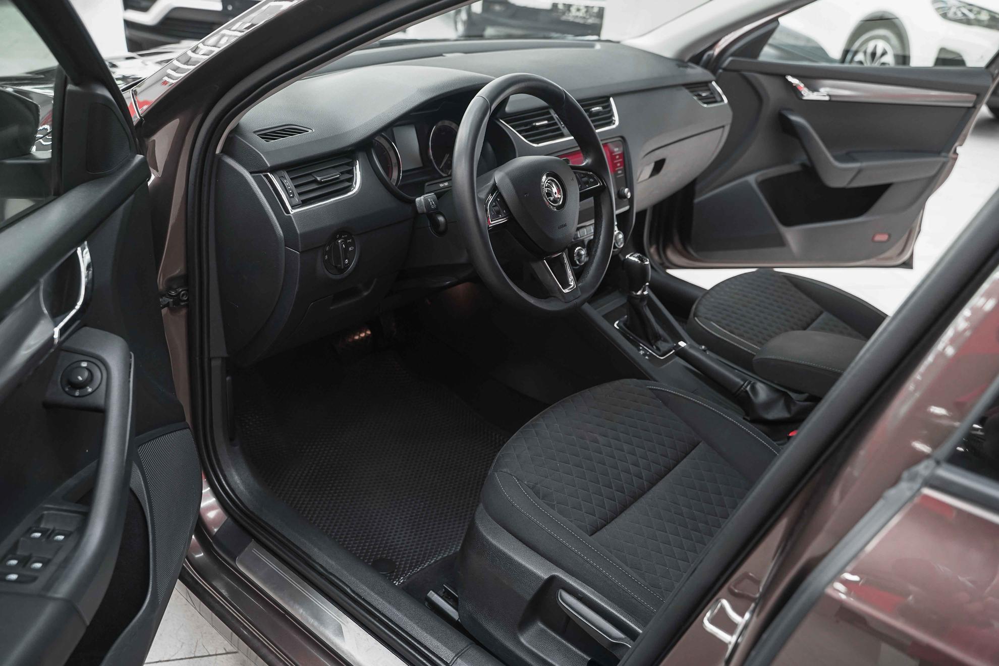 Skoda Octavia 2017, коричневый, ДЦ Орехово