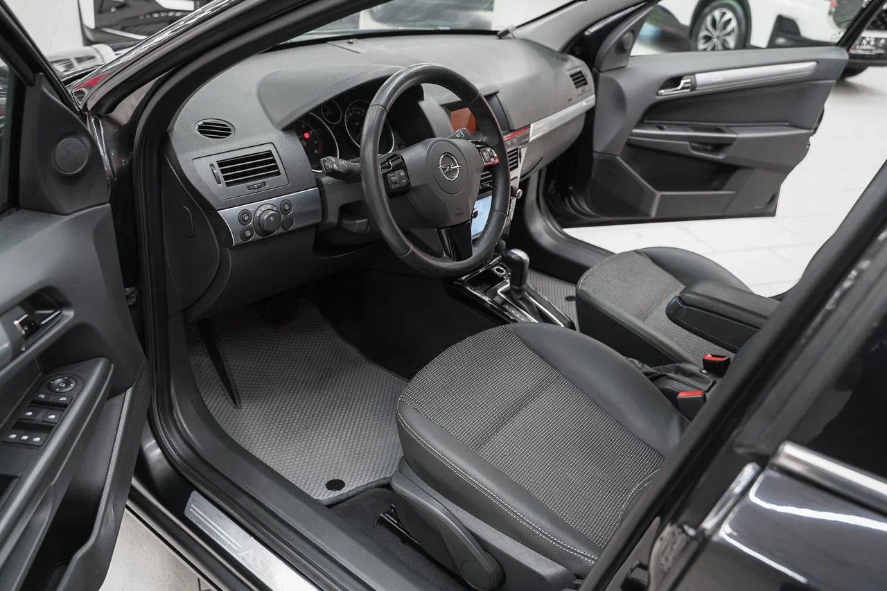 Opel Astra 2010, черный, ДЦ Орехово