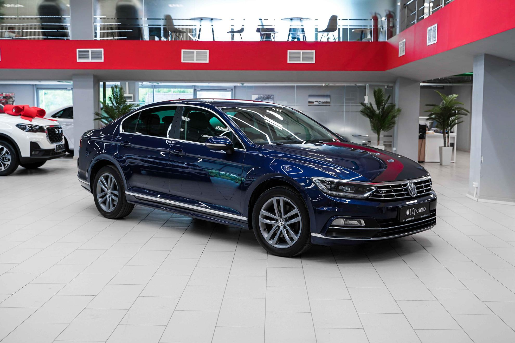 Volkswagen Passat 2017, синий, ДЦ Орехово
