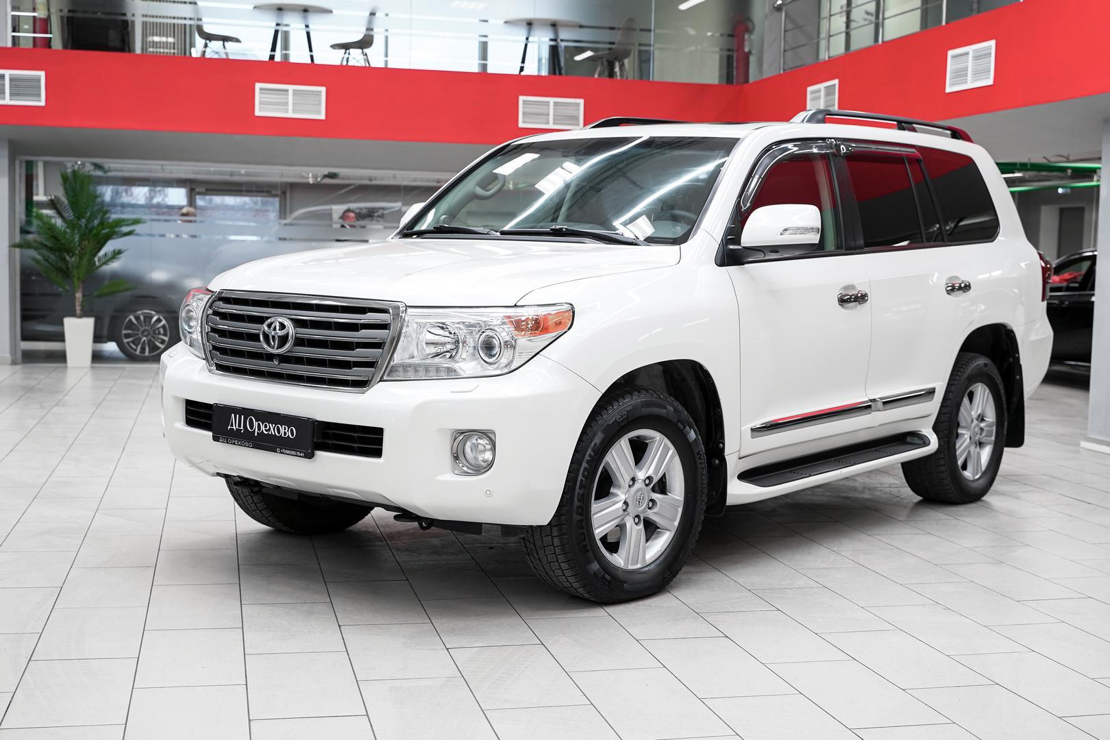 Toyota Land Cruiser 2014, белый, ДЦ Орехово