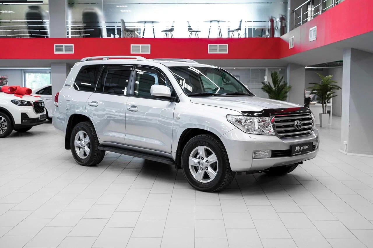 Toyota Land Cruiser 2011, серебряный, ДЦ Орехово