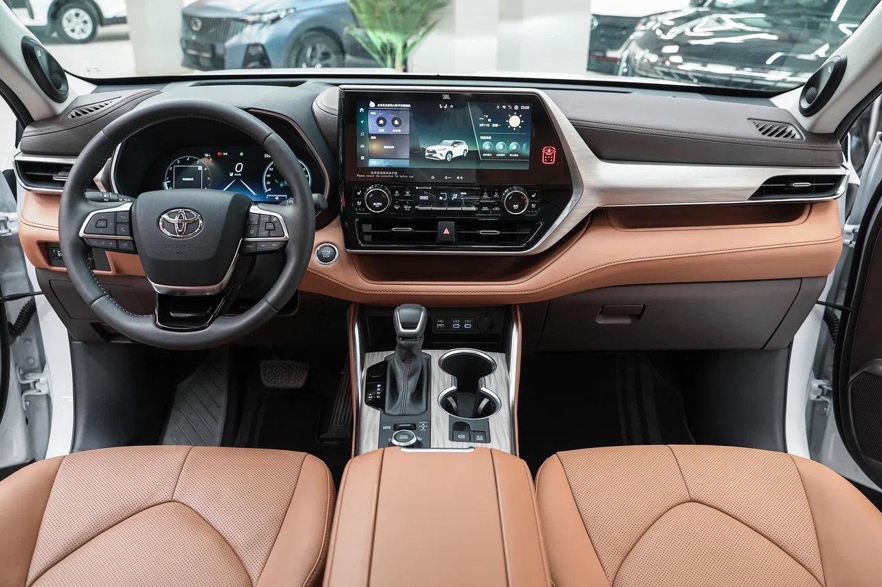 Toyota Highlander 2025, белый, ДЦ Орехово