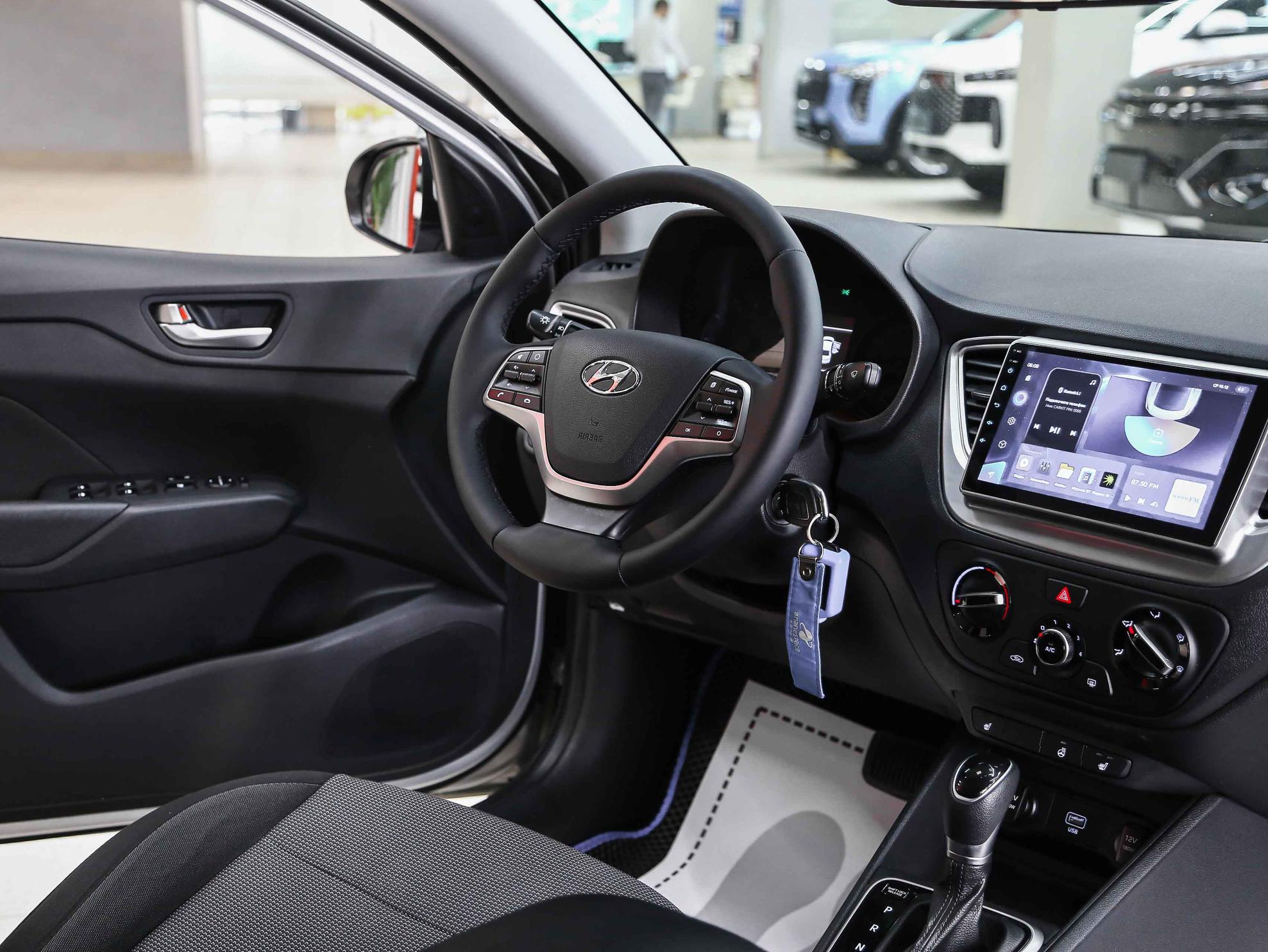 Hyundai Solaris 2019, серебряный, ДЦ Орехово