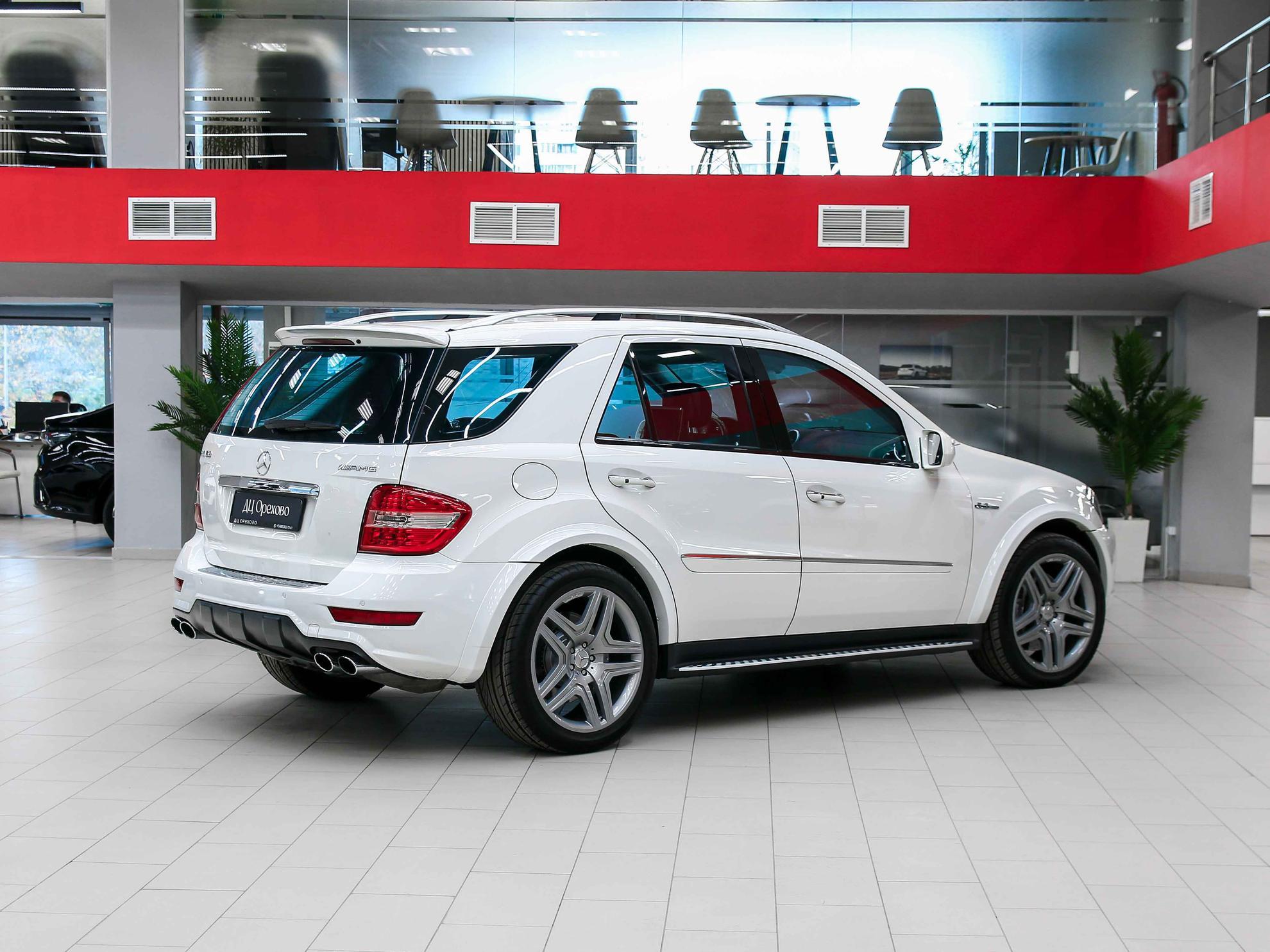 Mercedes-Benz M-Класс AMG 2010, белый, ДЦ Орехово