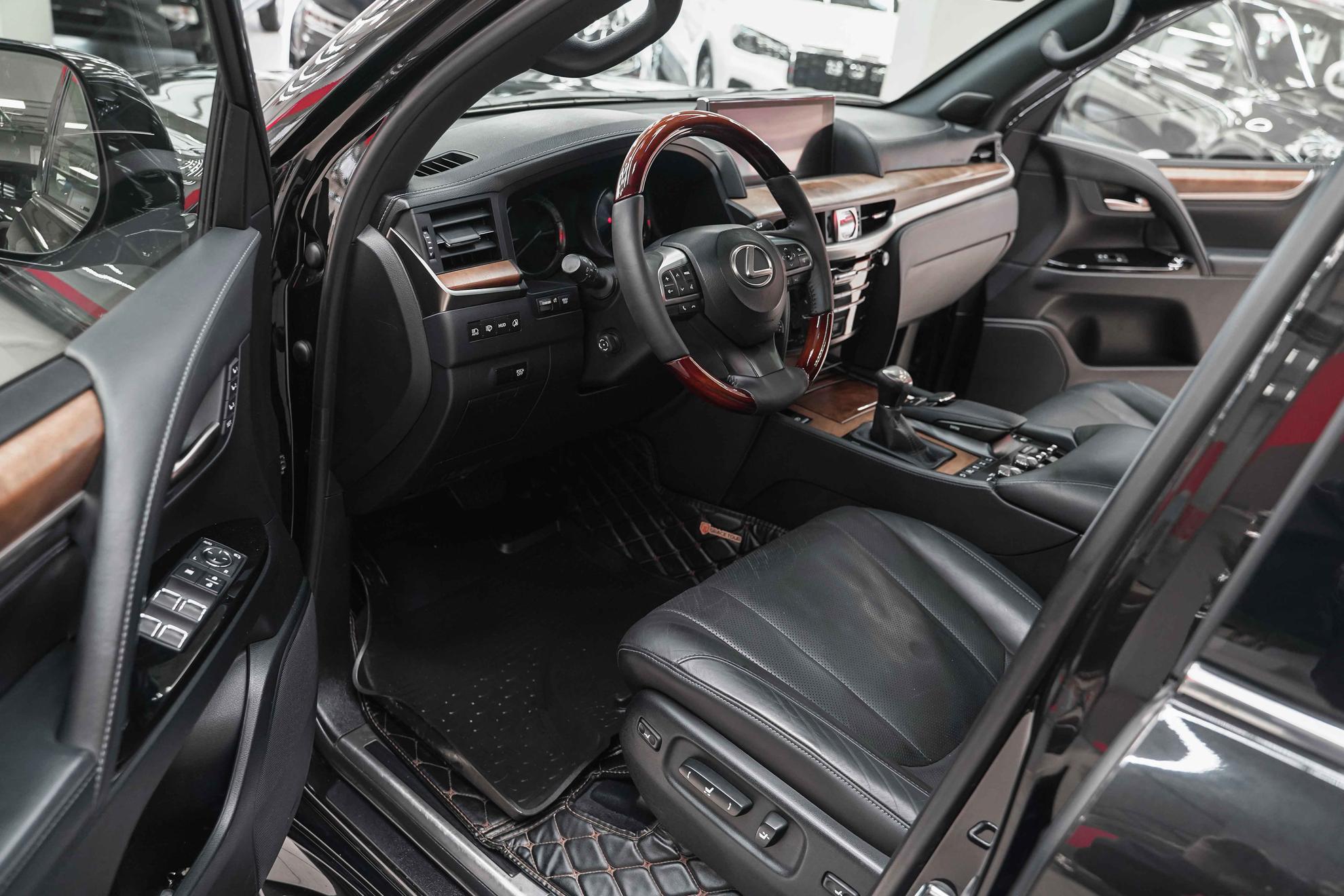 Lexus LX 2017, черный, ДЦ Орехово