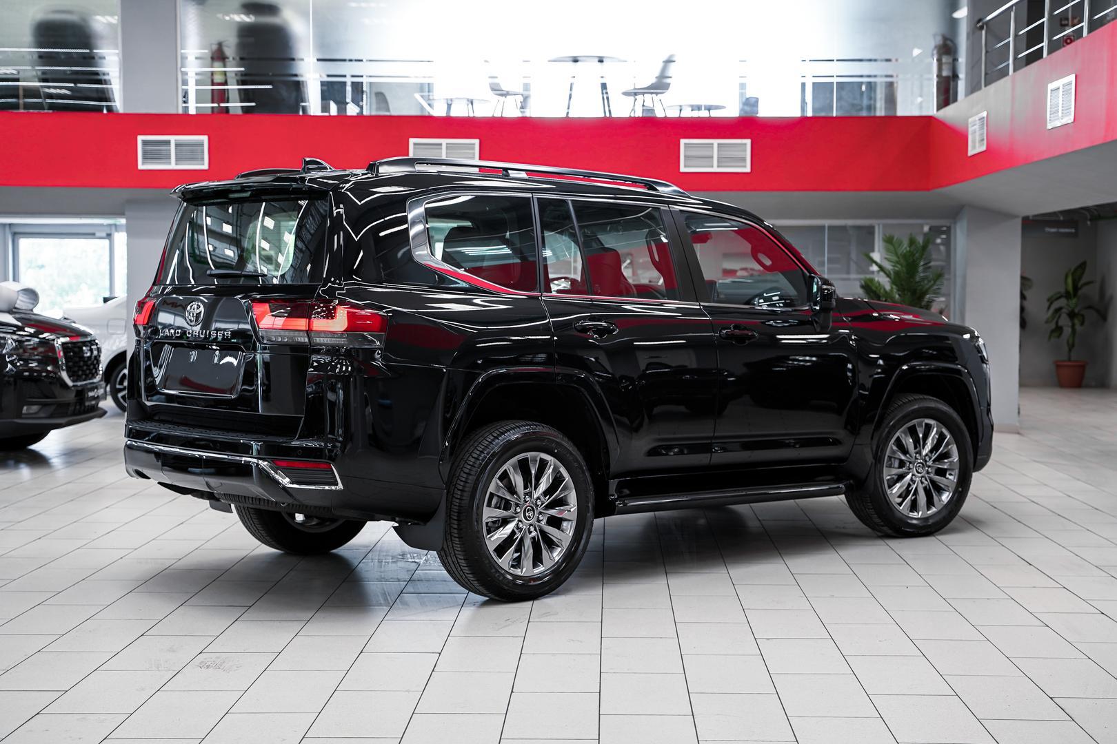 Toyota Land Cruiser 2025, черный, ДЦ Орехово