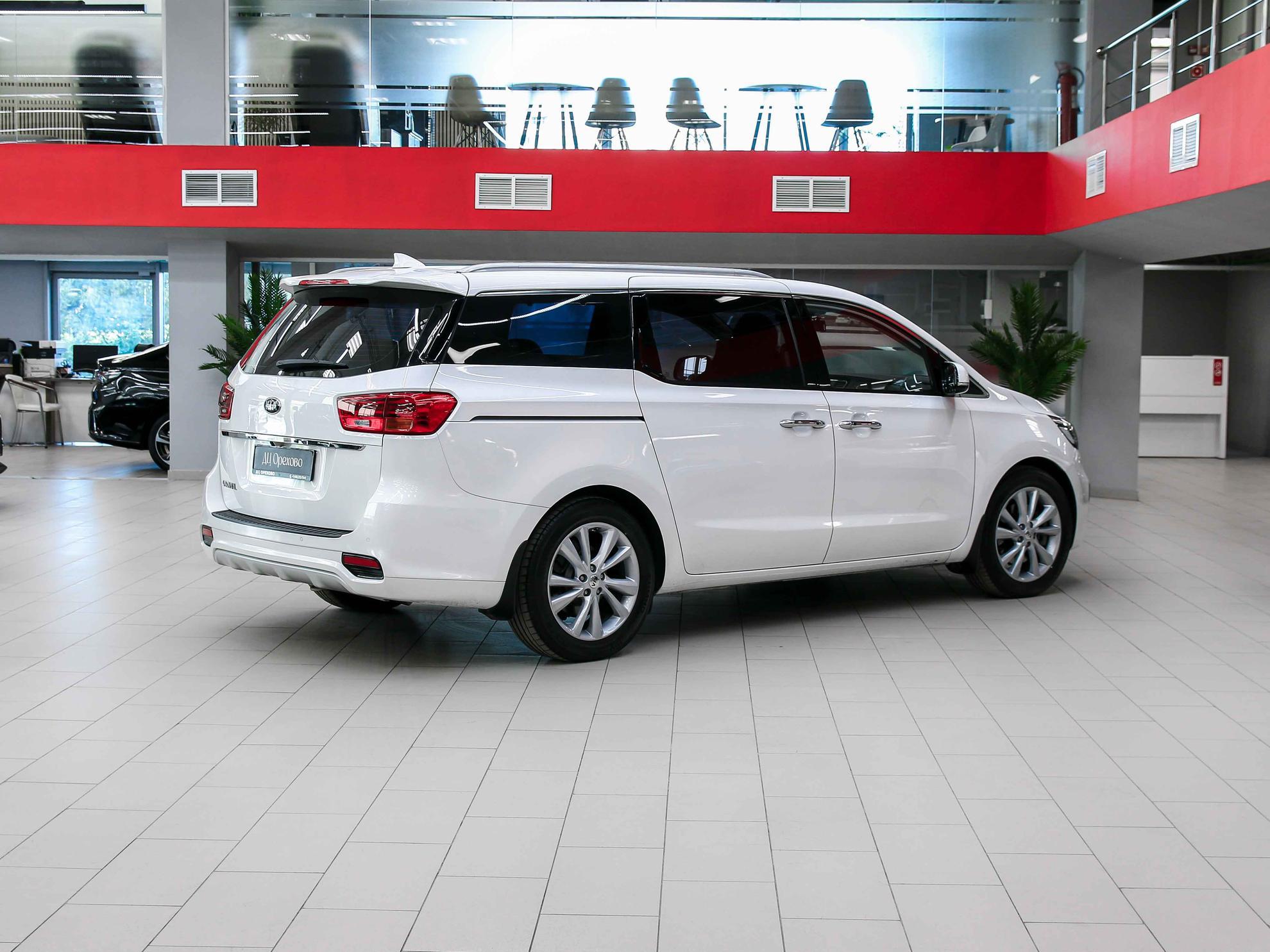 Kia Carnival 2019, белый, ДЦ Орехово
