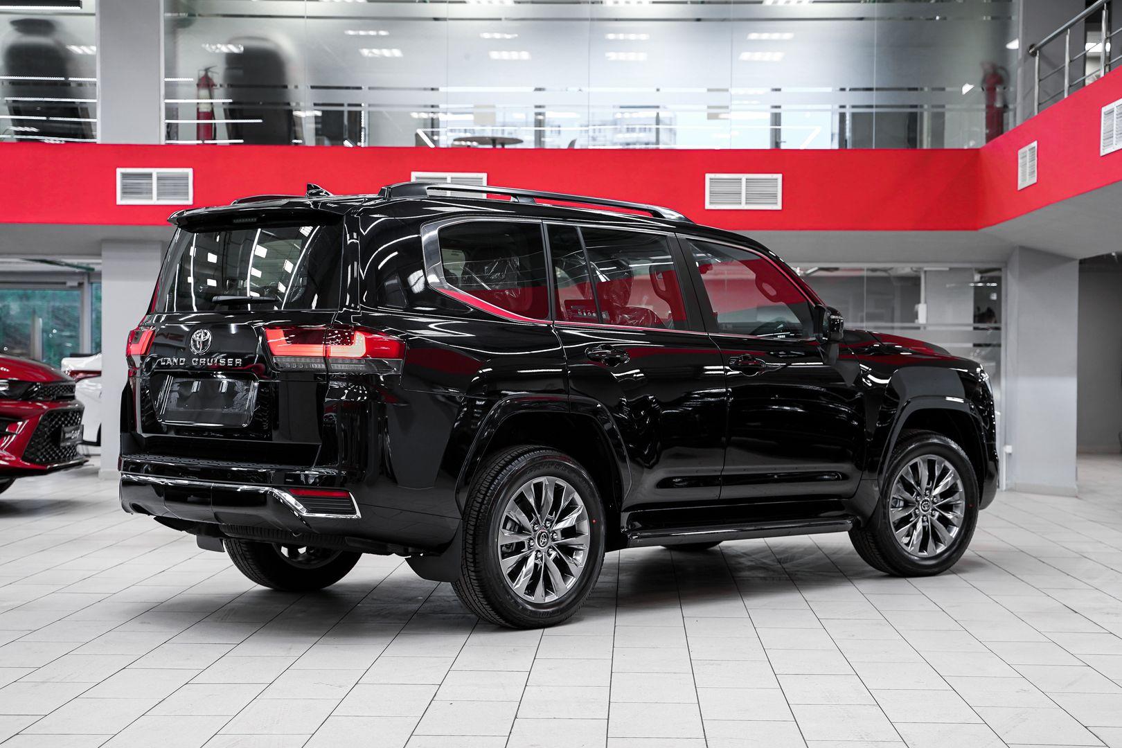 Toyota Land Cruiser 2024, черный, ДЦ Орехово