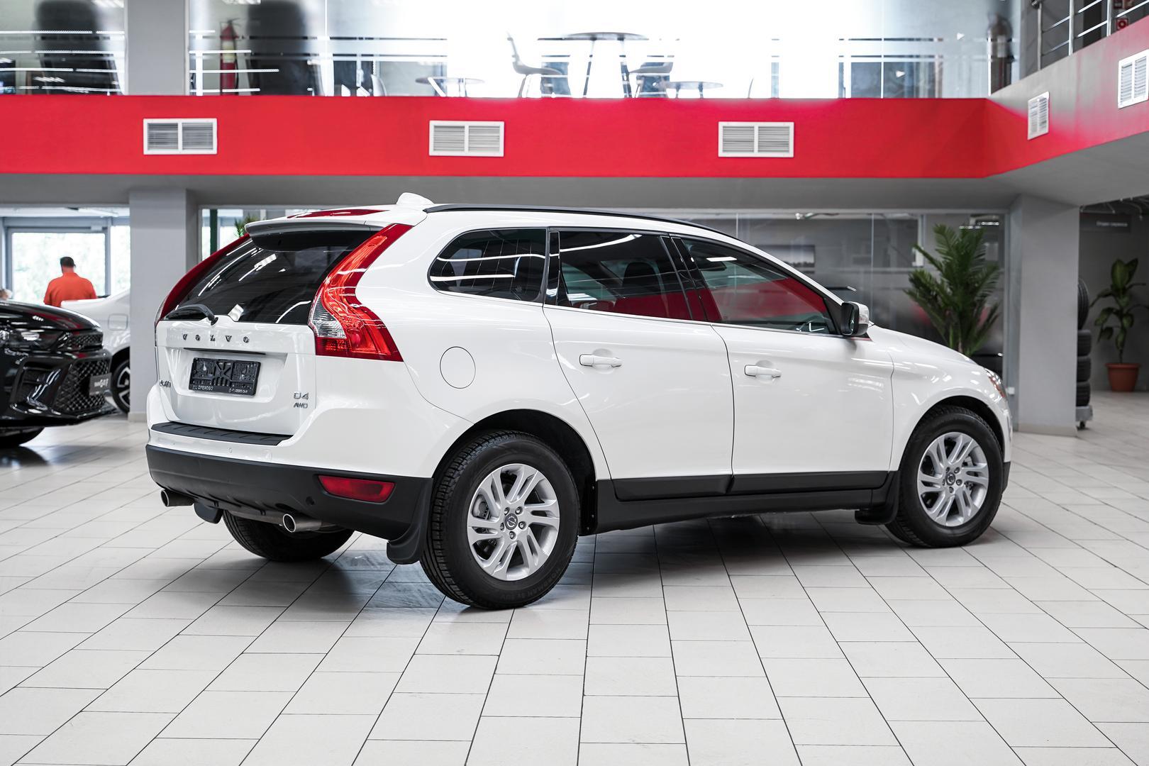 Volvo XC60 2012, белый, ДЦ Орехово