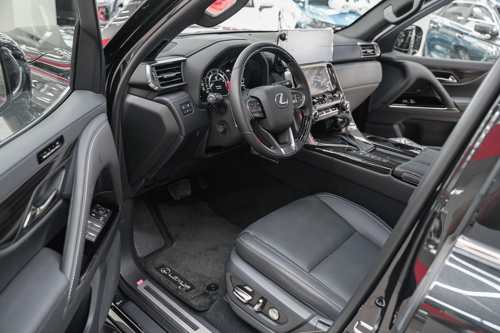 Lexus LX 2024, черный, ДЦ Орехово
