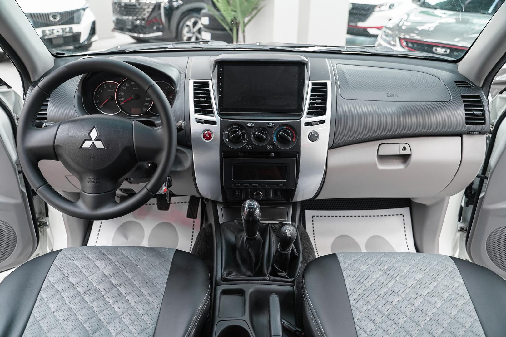 Mitsubishi Pajero Sport 2012, белый, ДЦ Орехово