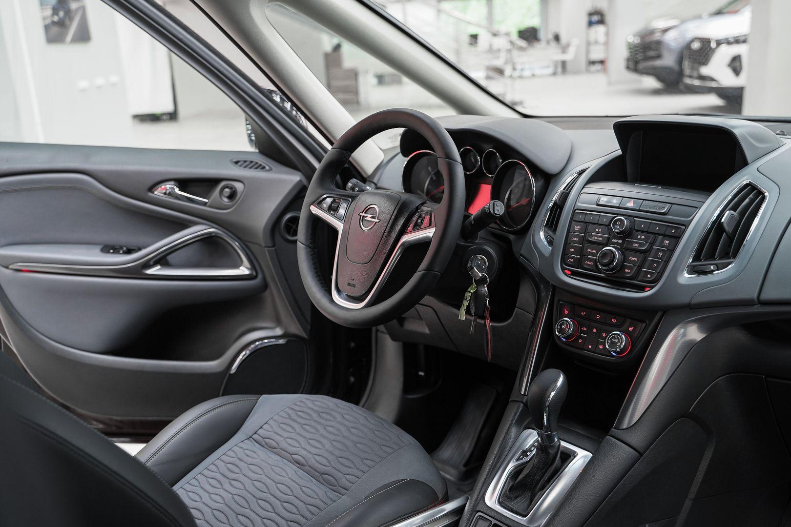Opel Zafira 2013, коричневый, ДЦ Орехово