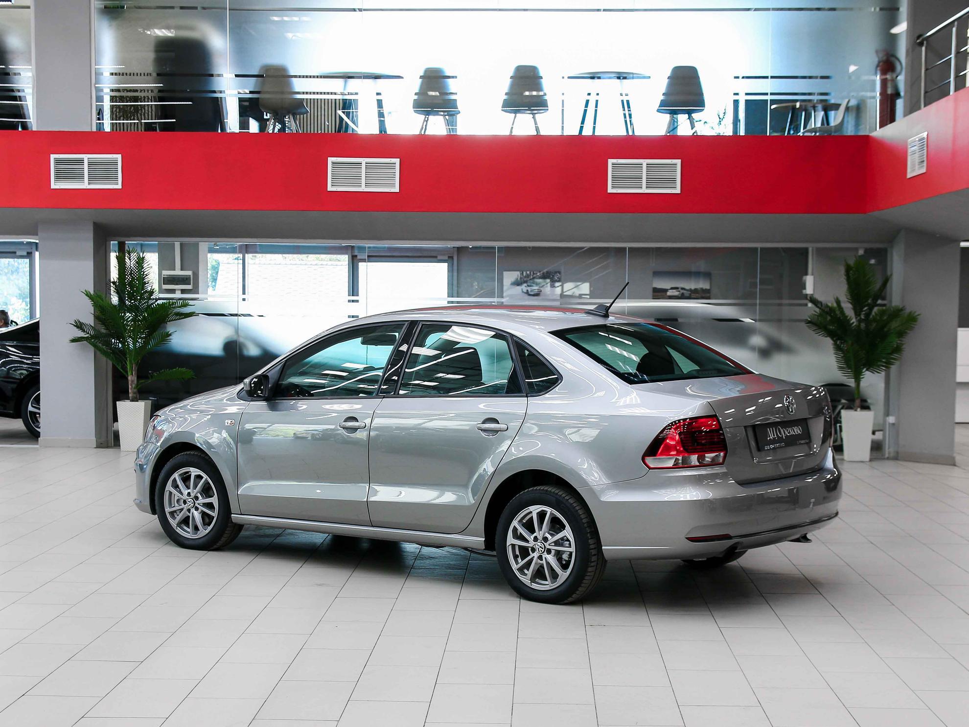 Volkswagen Polo 2017, серебряный, ДЦ Орехово