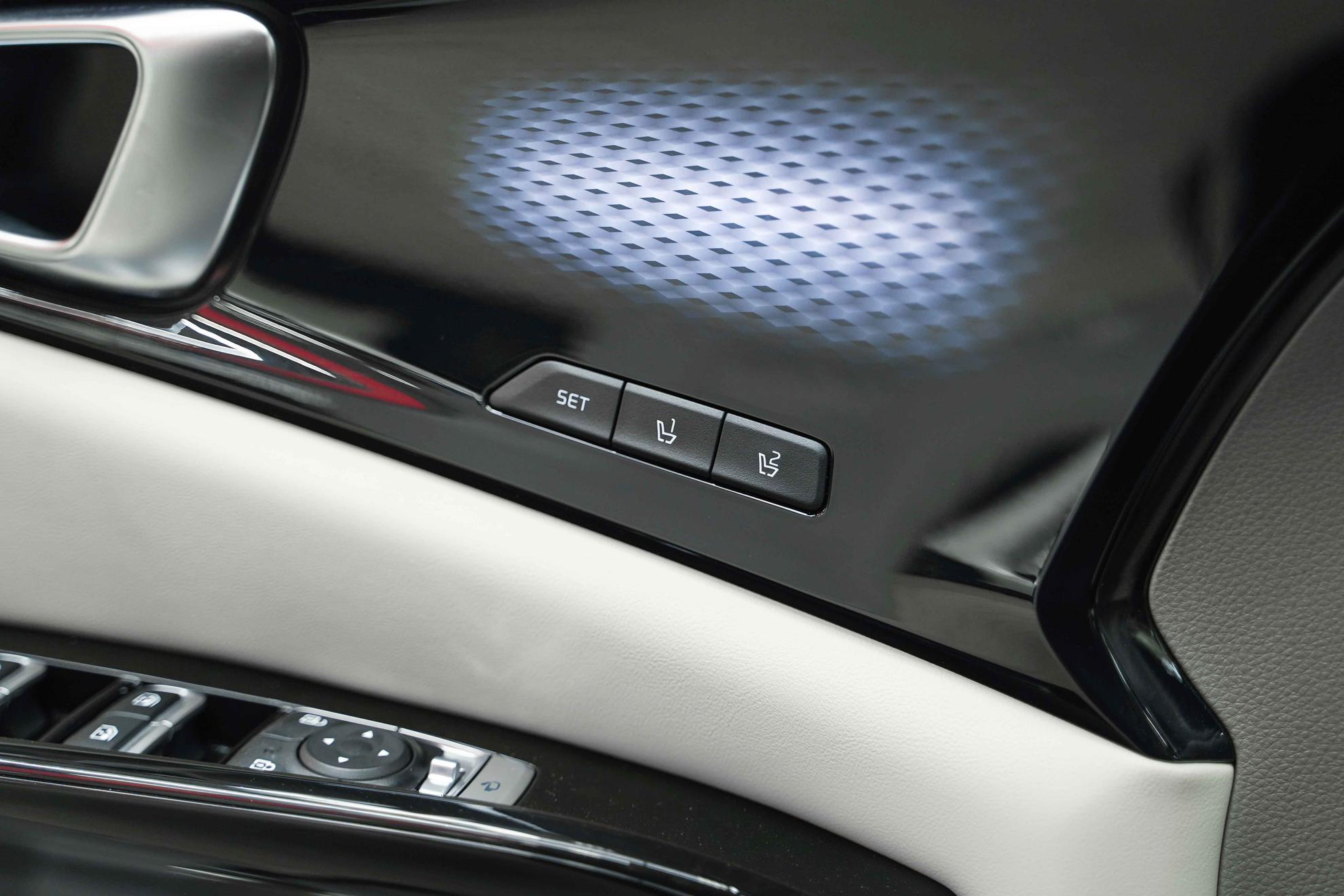 Kia Carnival 2023, черный, ДЦ Орехово