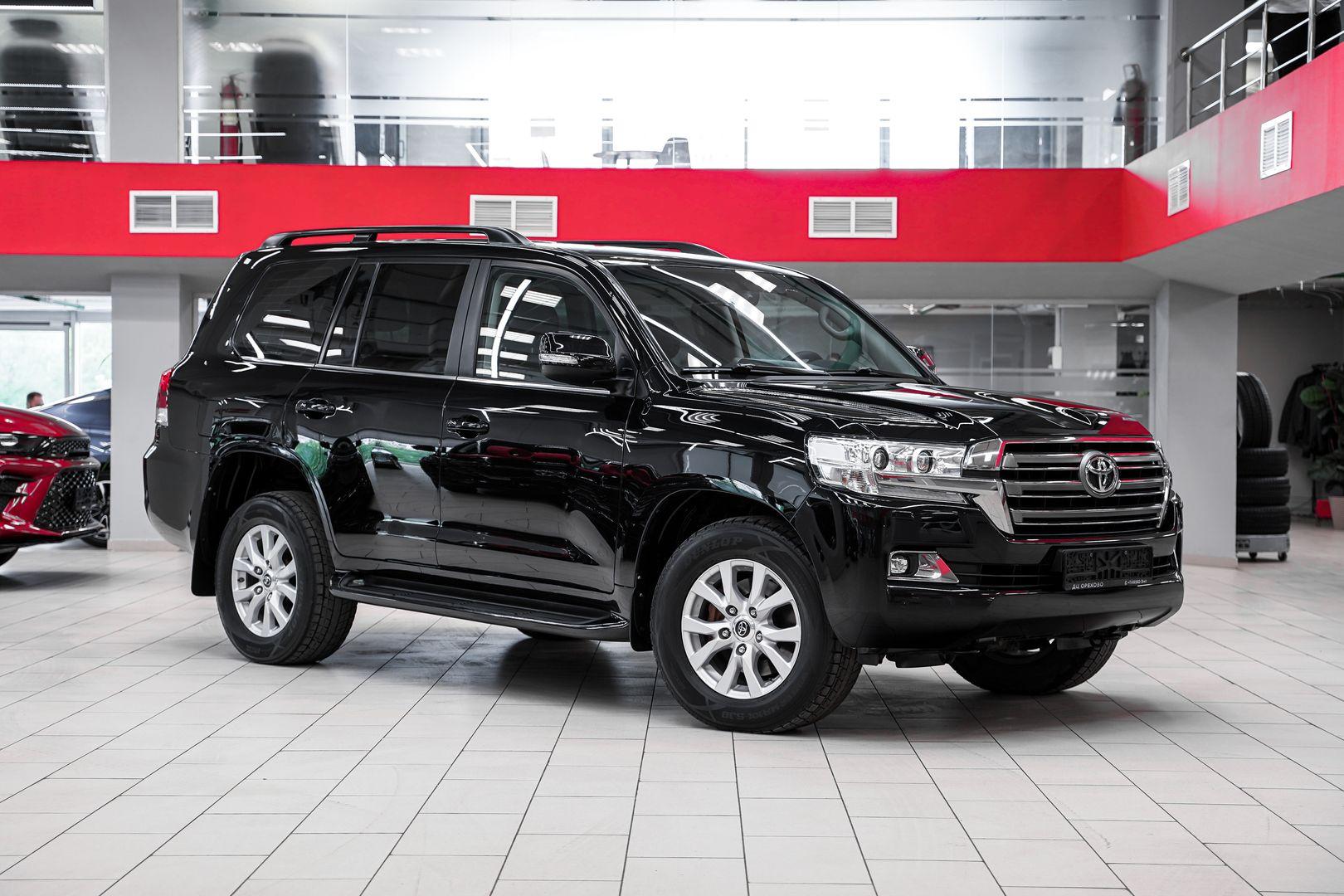 Toyota Land Cruiser 2016, черный, ДЦ Орехово