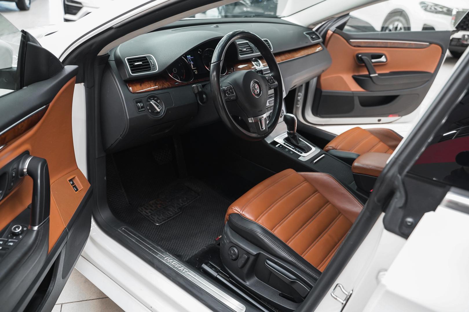 Volkswagen Passat CC 2012, белый, ДЦ Орехово