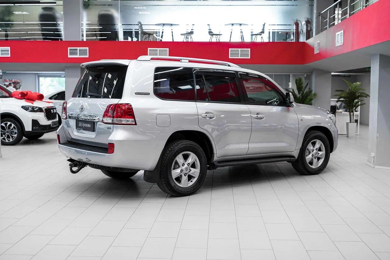 Toyota Land Cruiser 2011, серебряный, ДЦ Орехово