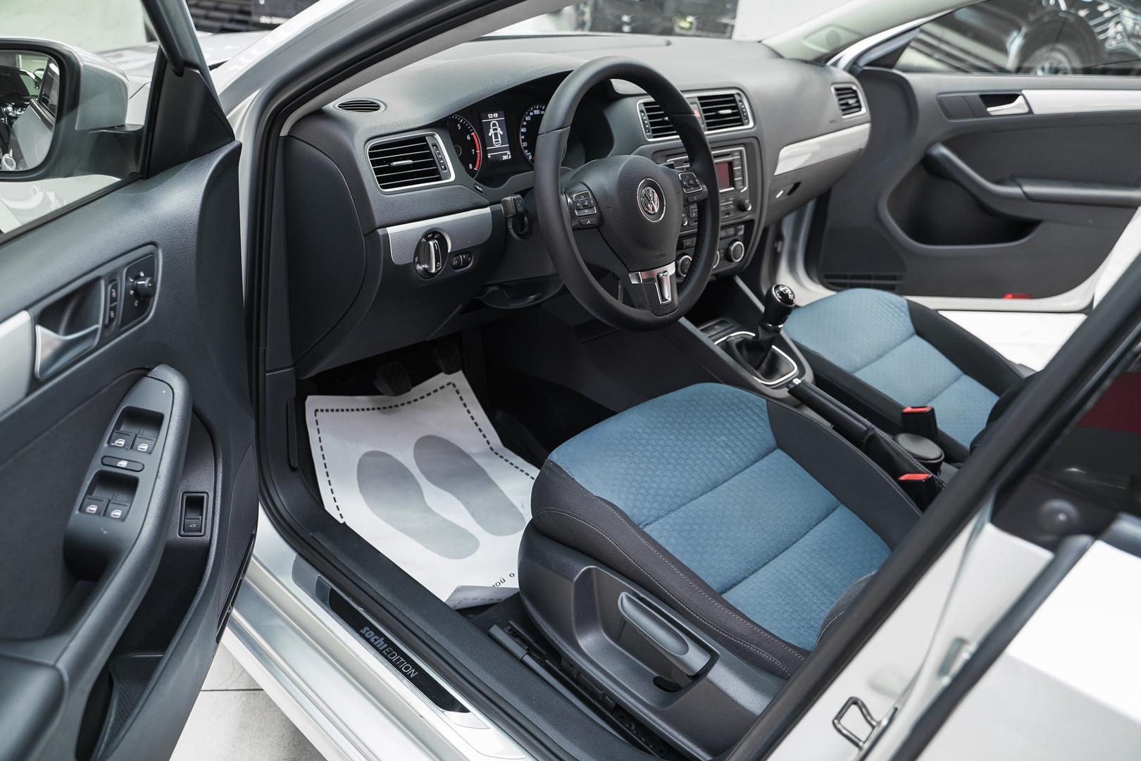 Volkswagen Jetta 2013, серебряный, ДЦ Орехово