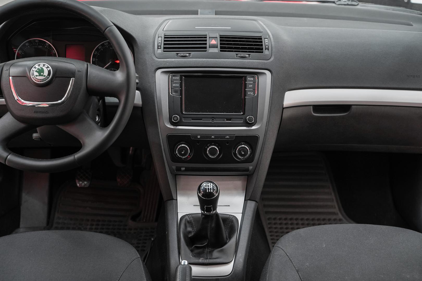 Skoda Octavia 2010, красный, ДЦ Орехово
