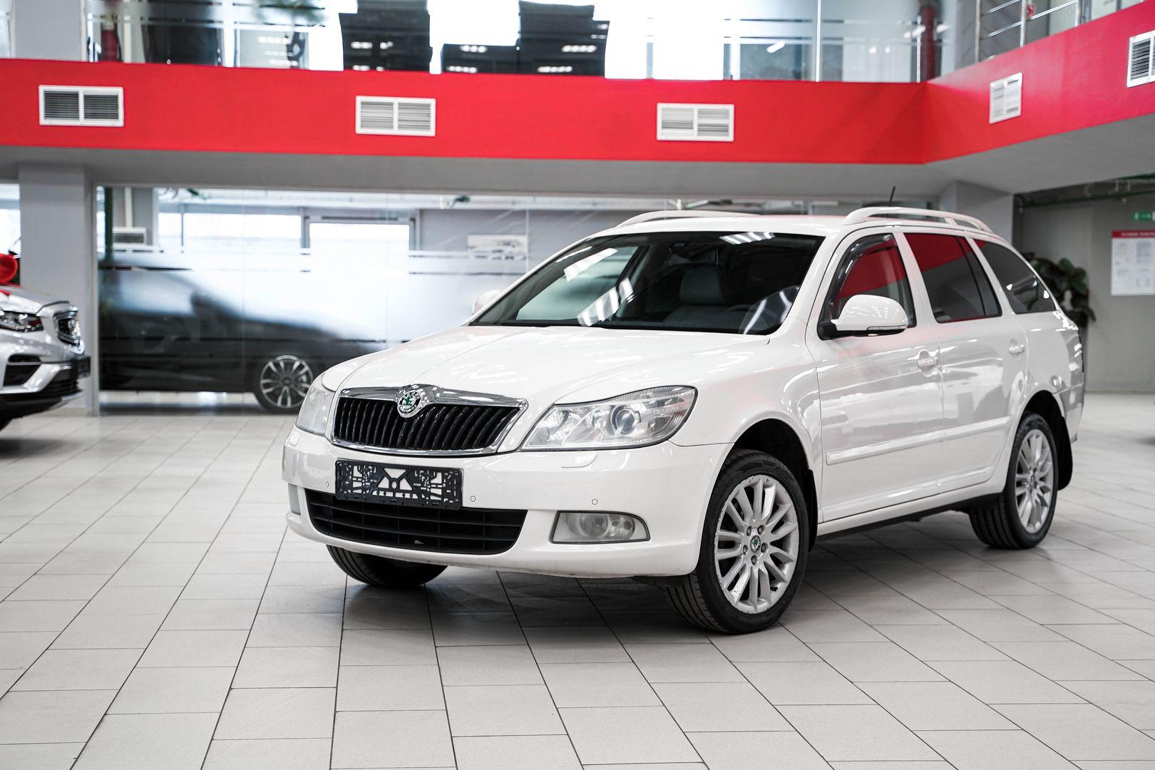 Skoda Octavia 2012, белый, ДЦ Орехово
