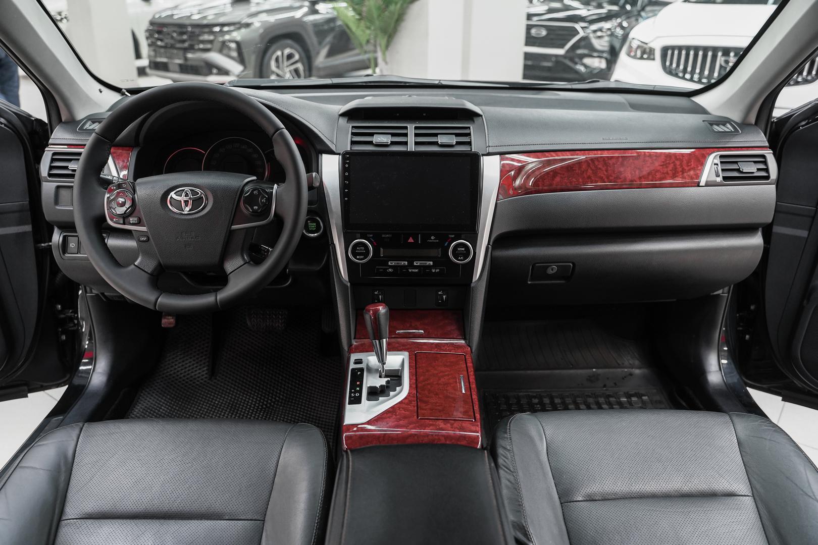 Toyota Camry 2013, черный, ДЦ Орехово